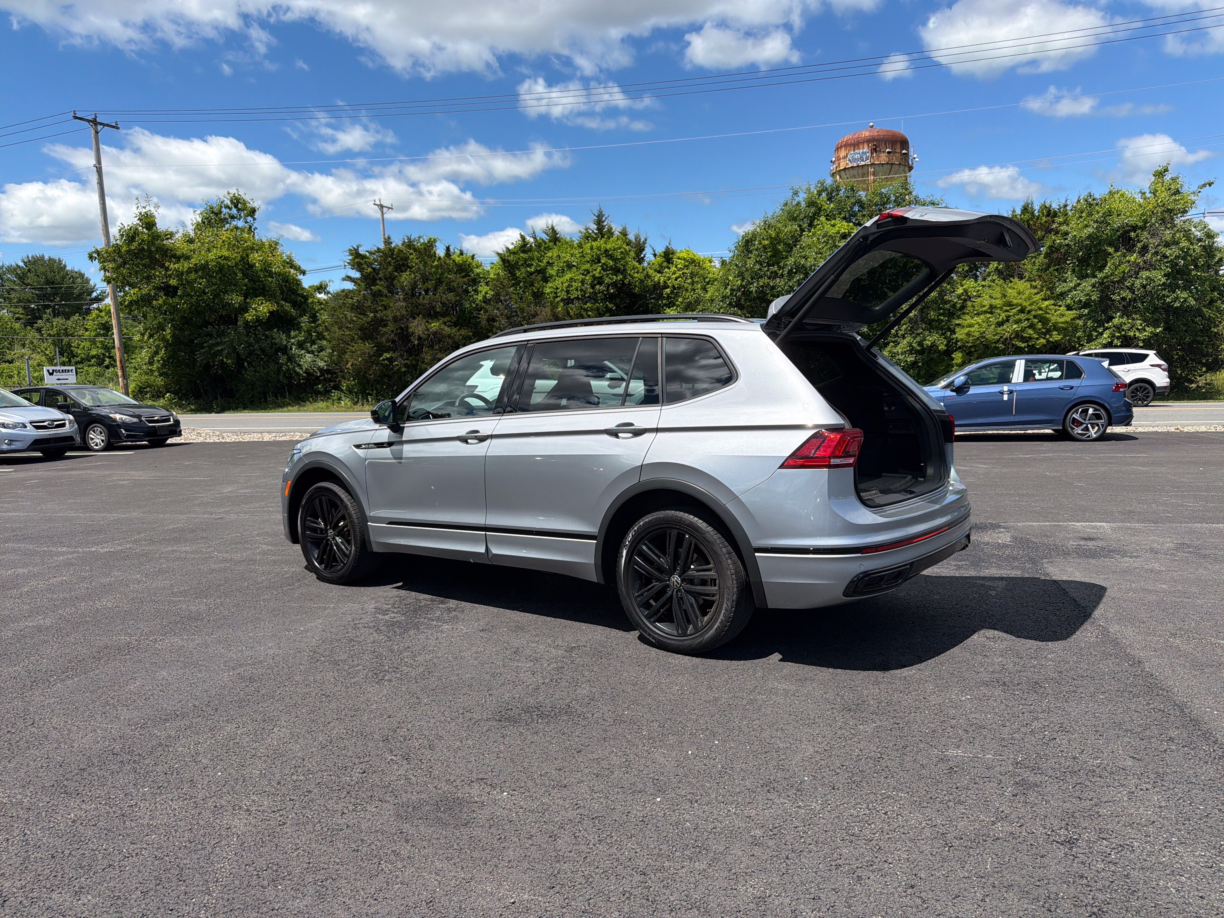 2022 Volkswagen Tiguan 2.0T SE R-Line Black