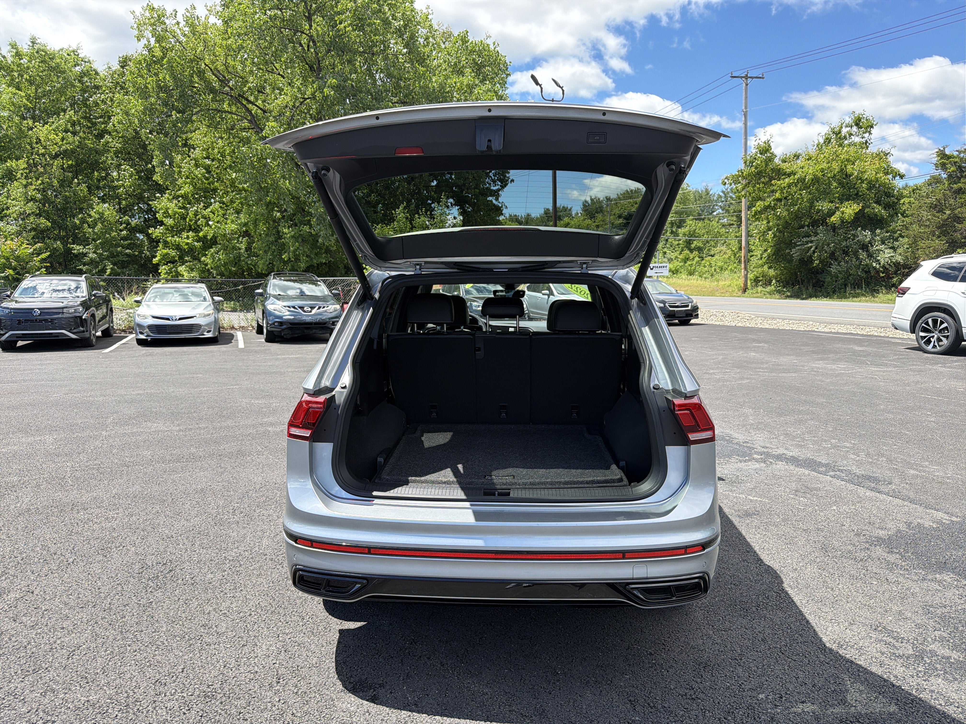 2022 Volkswagen Tiguan 2.0T SE R-Line Black