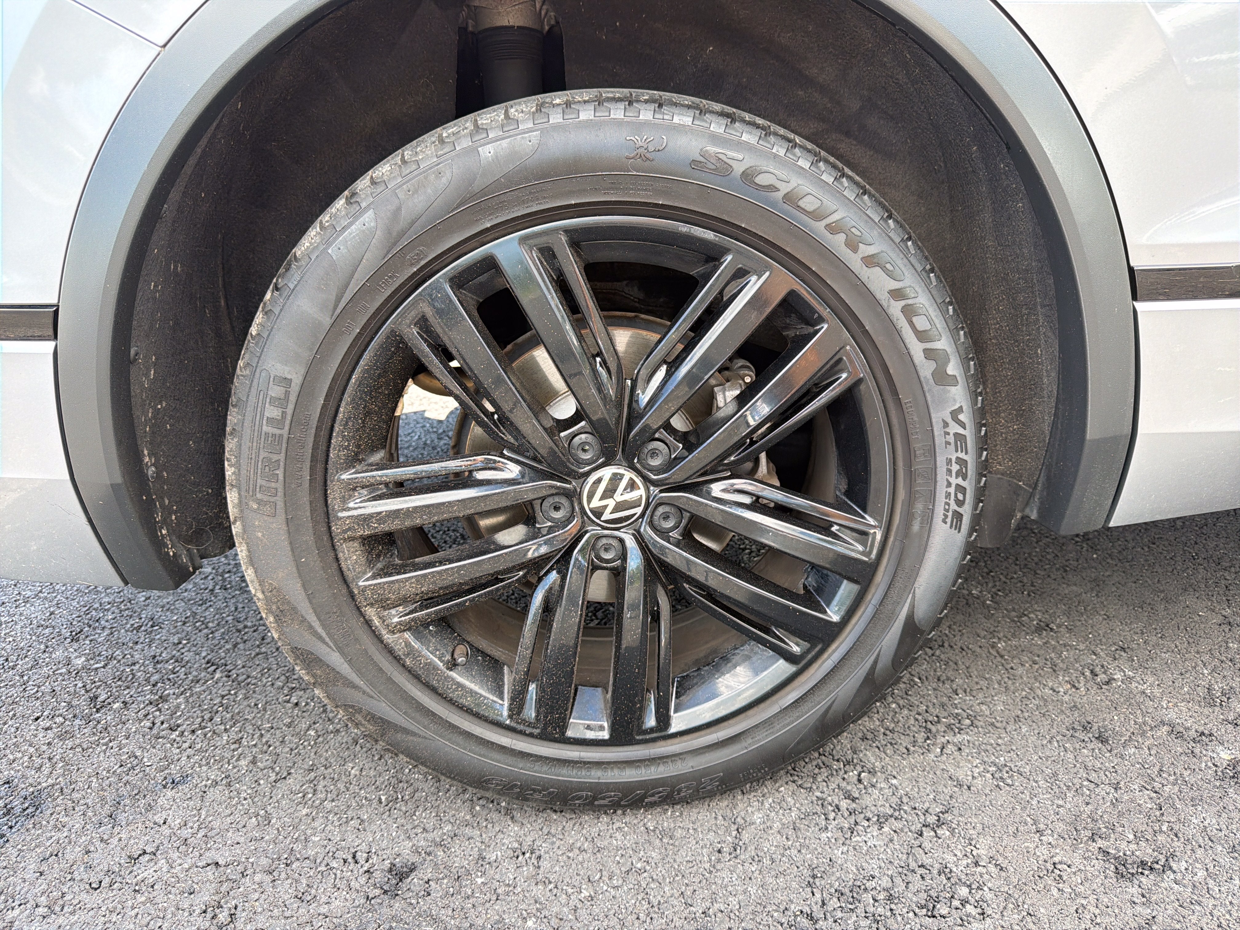2022 Volkswagen Tiguan 2.0T SE R-Line Black