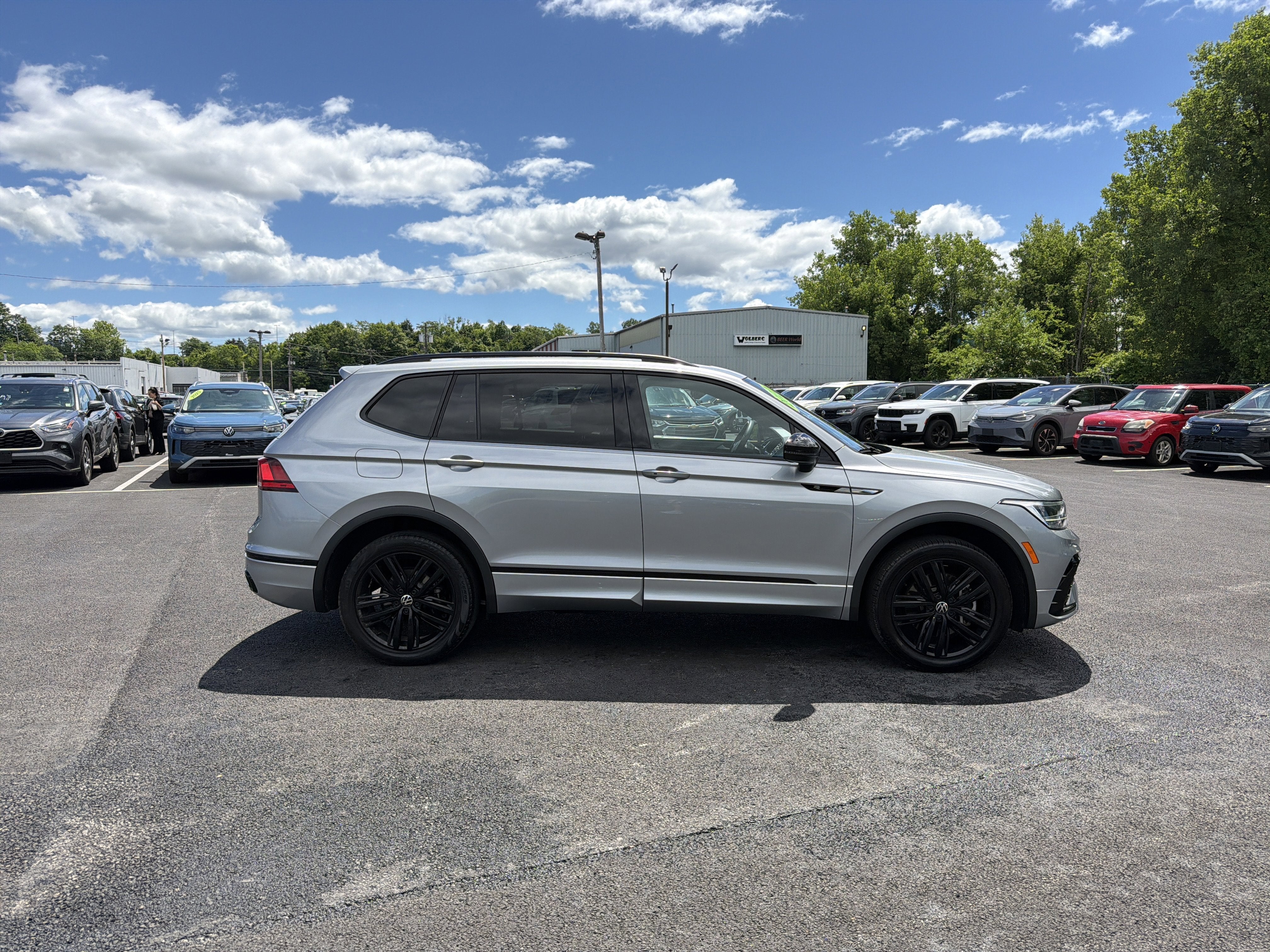 2022 Volkswagen Tiguan 2.0T SE R-Line Black