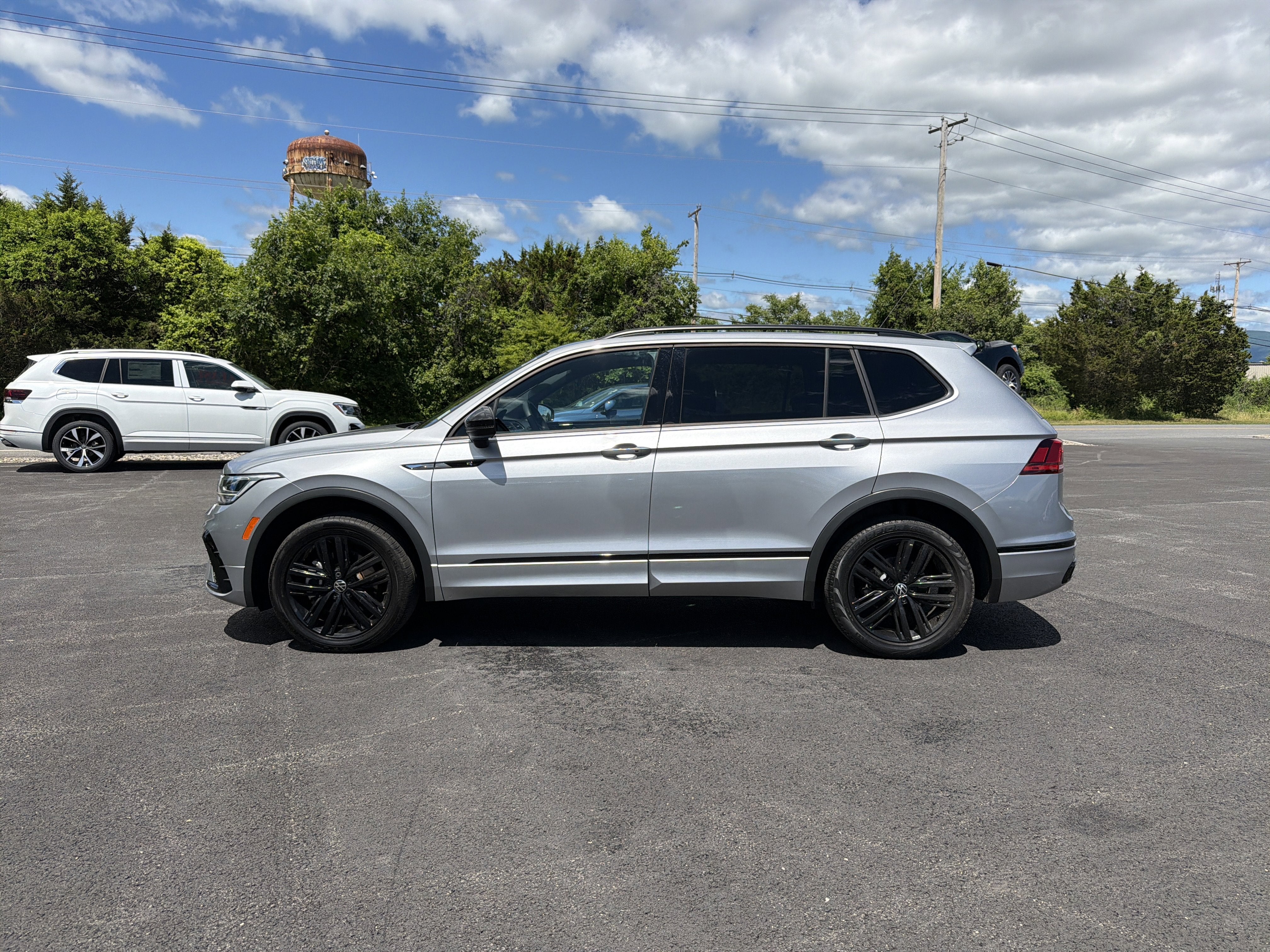 2022 Volkswagen Tiguan 2.0T SE R-Line Black