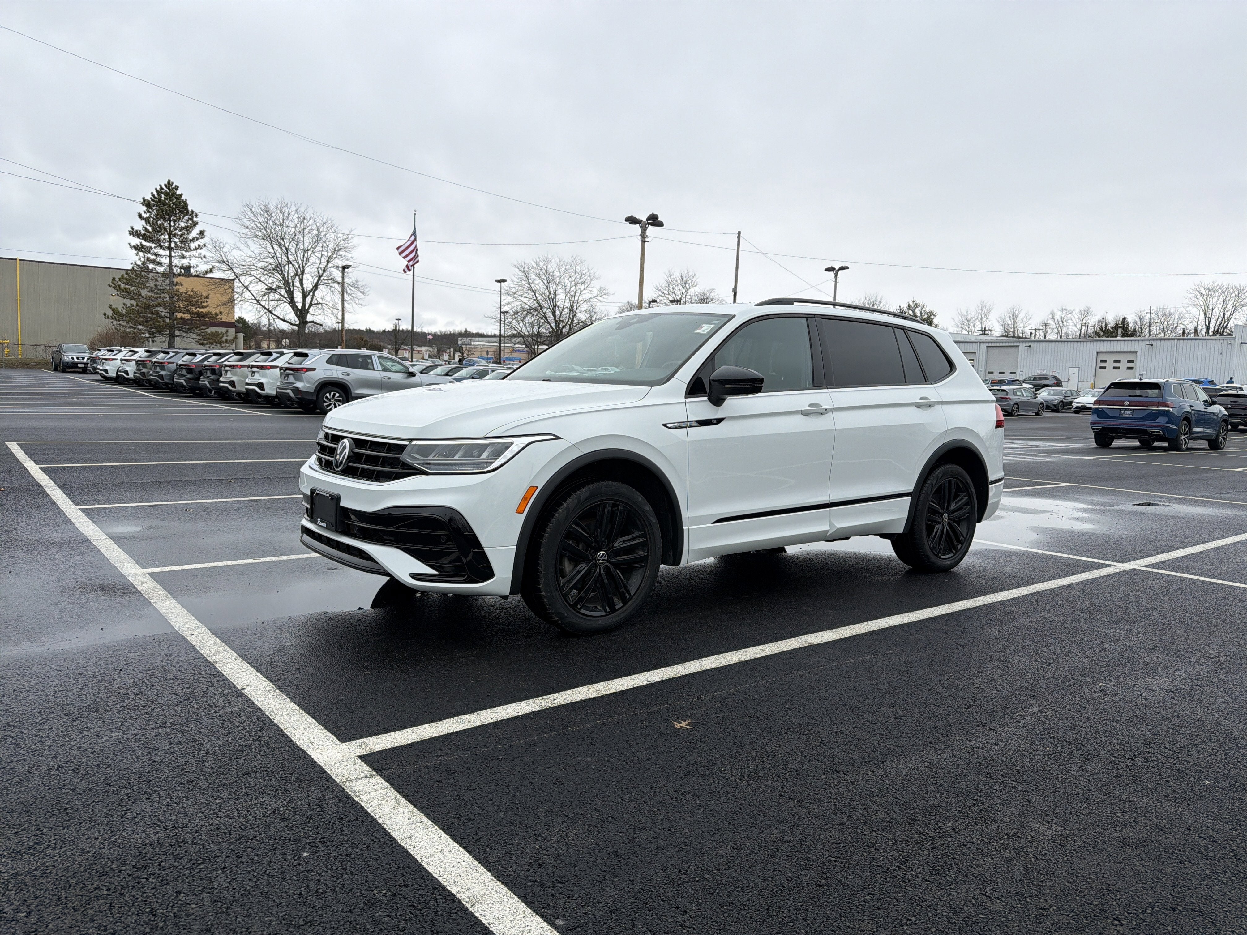 2022 Volkswagen Tiguan 2.0T SE R-Line Black