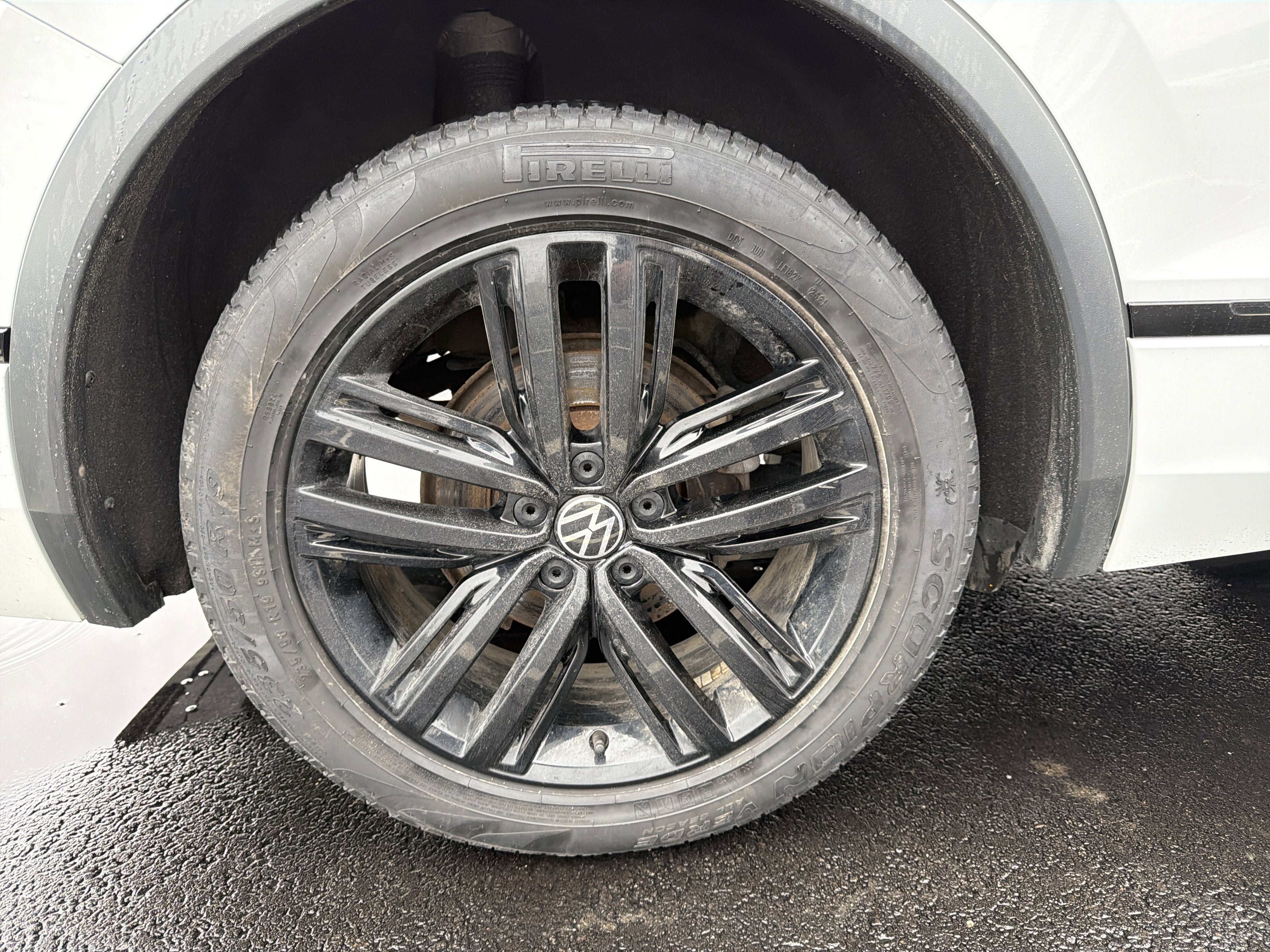 2022 Volkswagen Tiguan 2.0T SE R-Line Black