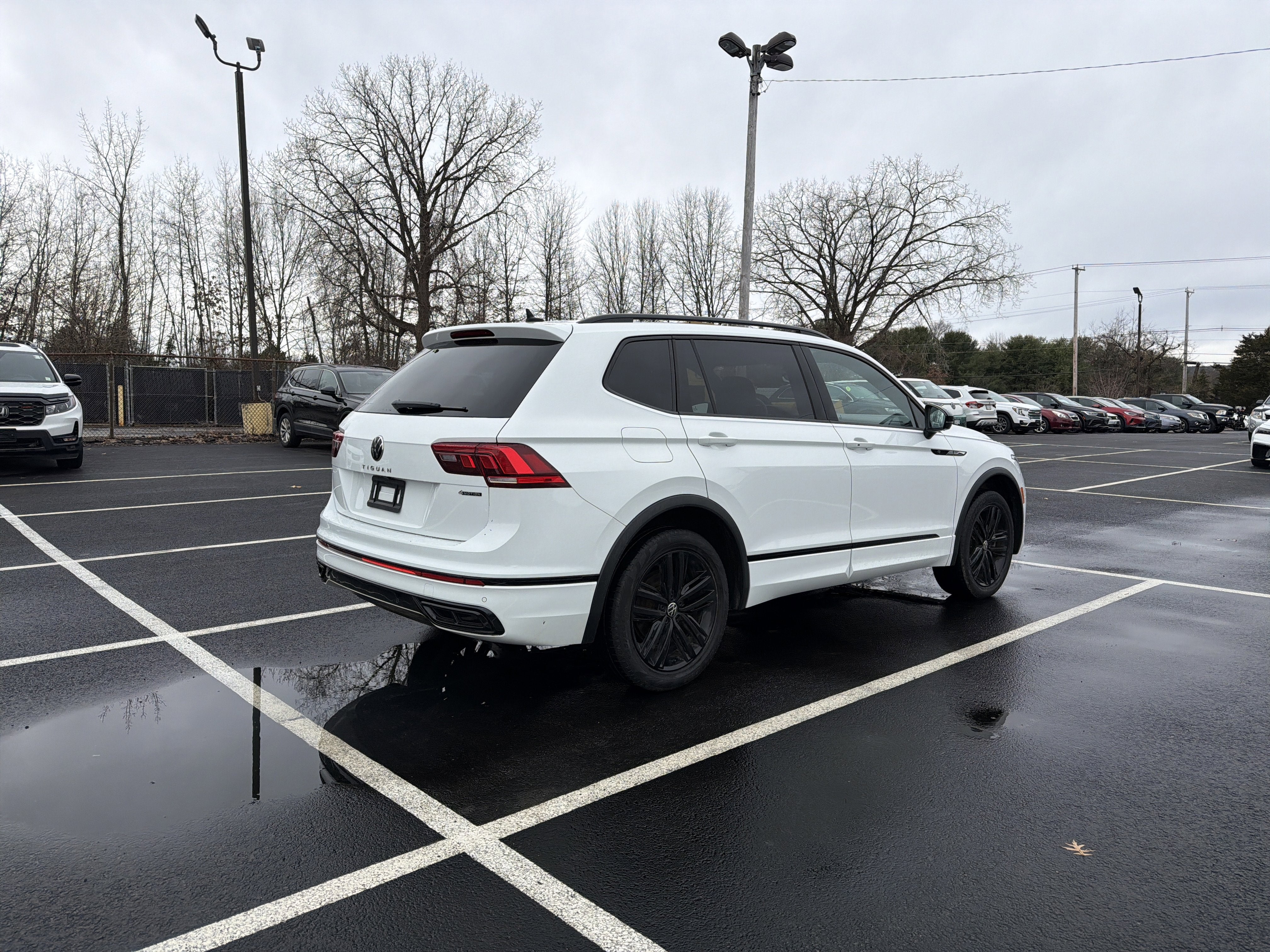 2022 Volkswagen Tiguan 2.0T SE R-Line Black