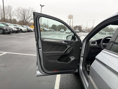 2024 Volkswagen Tiguan 2.0T SE R-Line Black