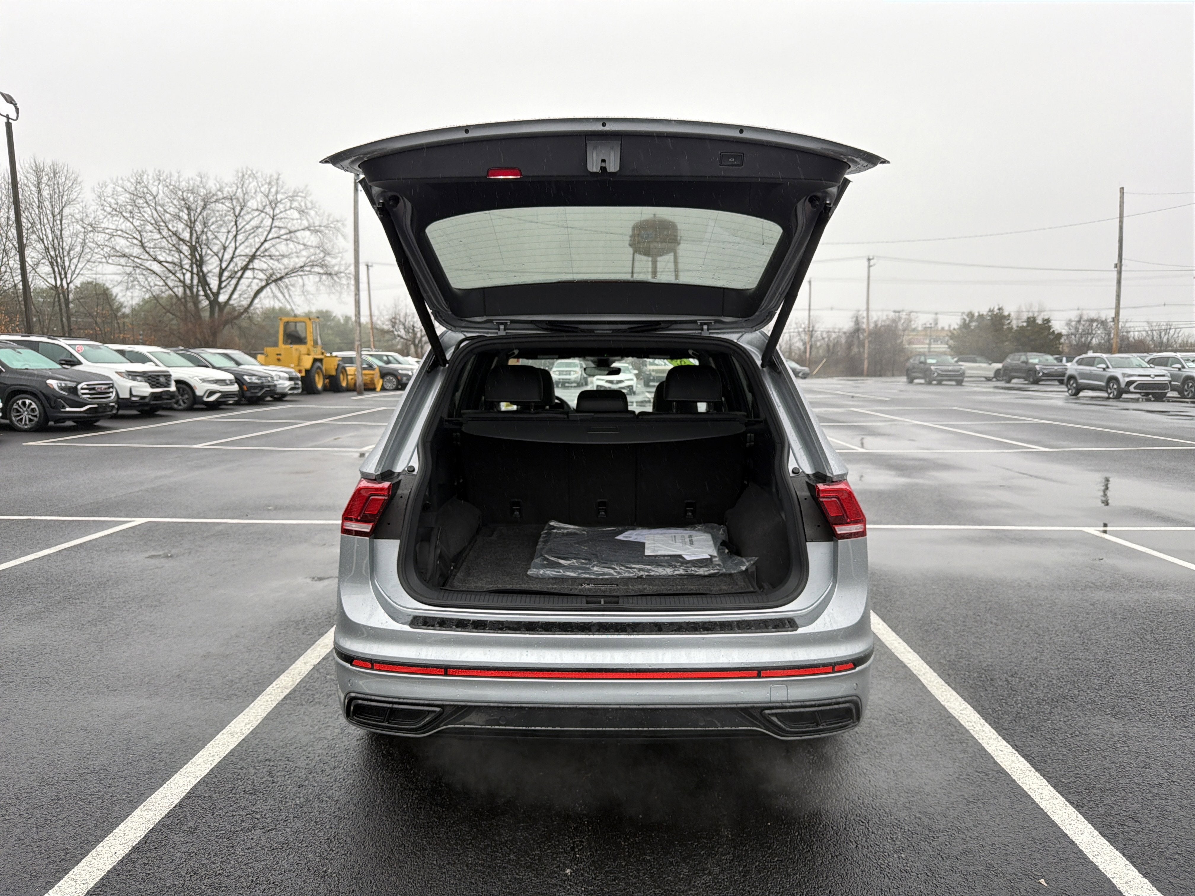 2024 Volkswagen Tiguan 2.0T SE R-Line Black