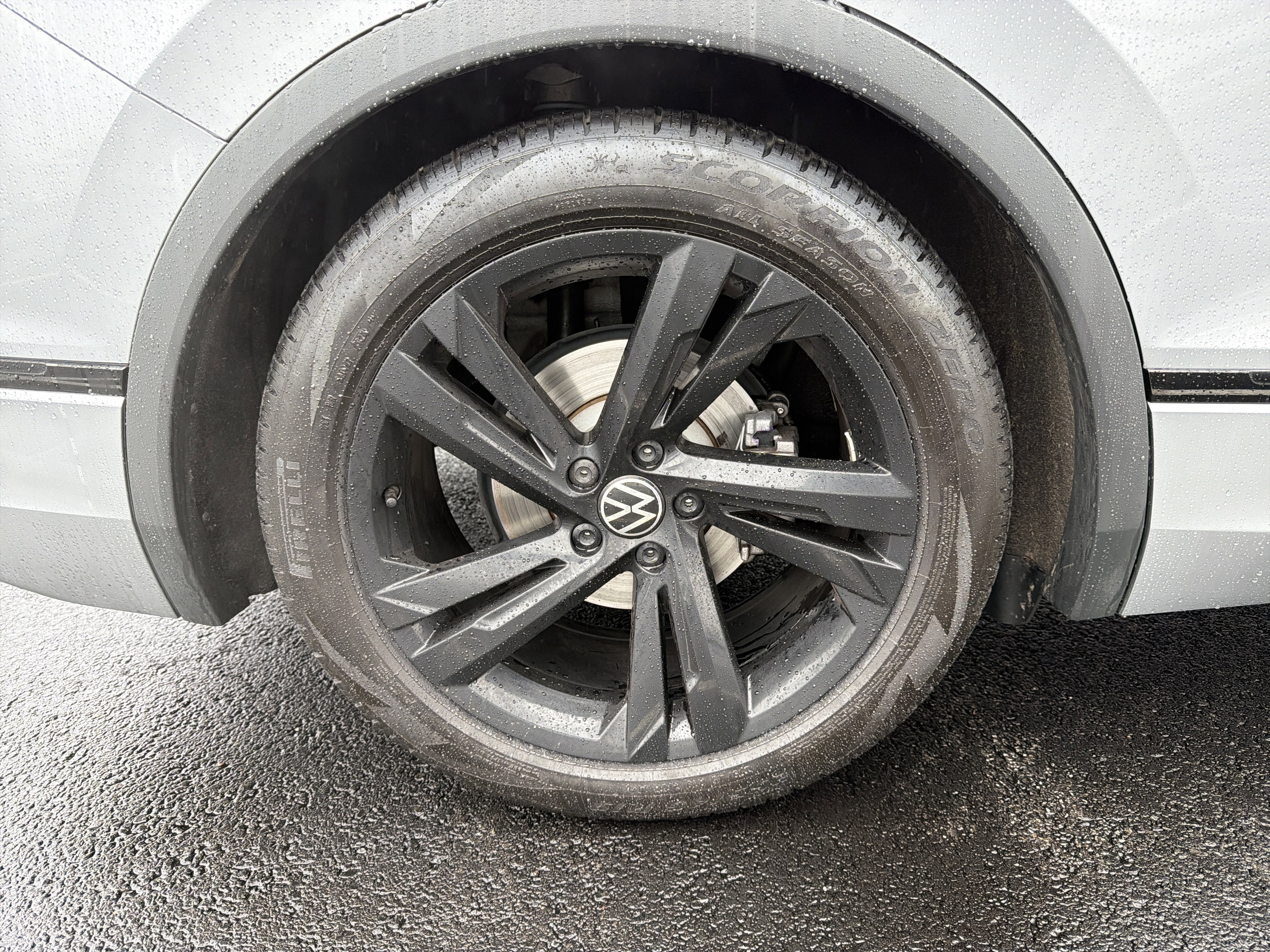 2024 Volkswagen Tiguan 2.0T SE R-Line Black