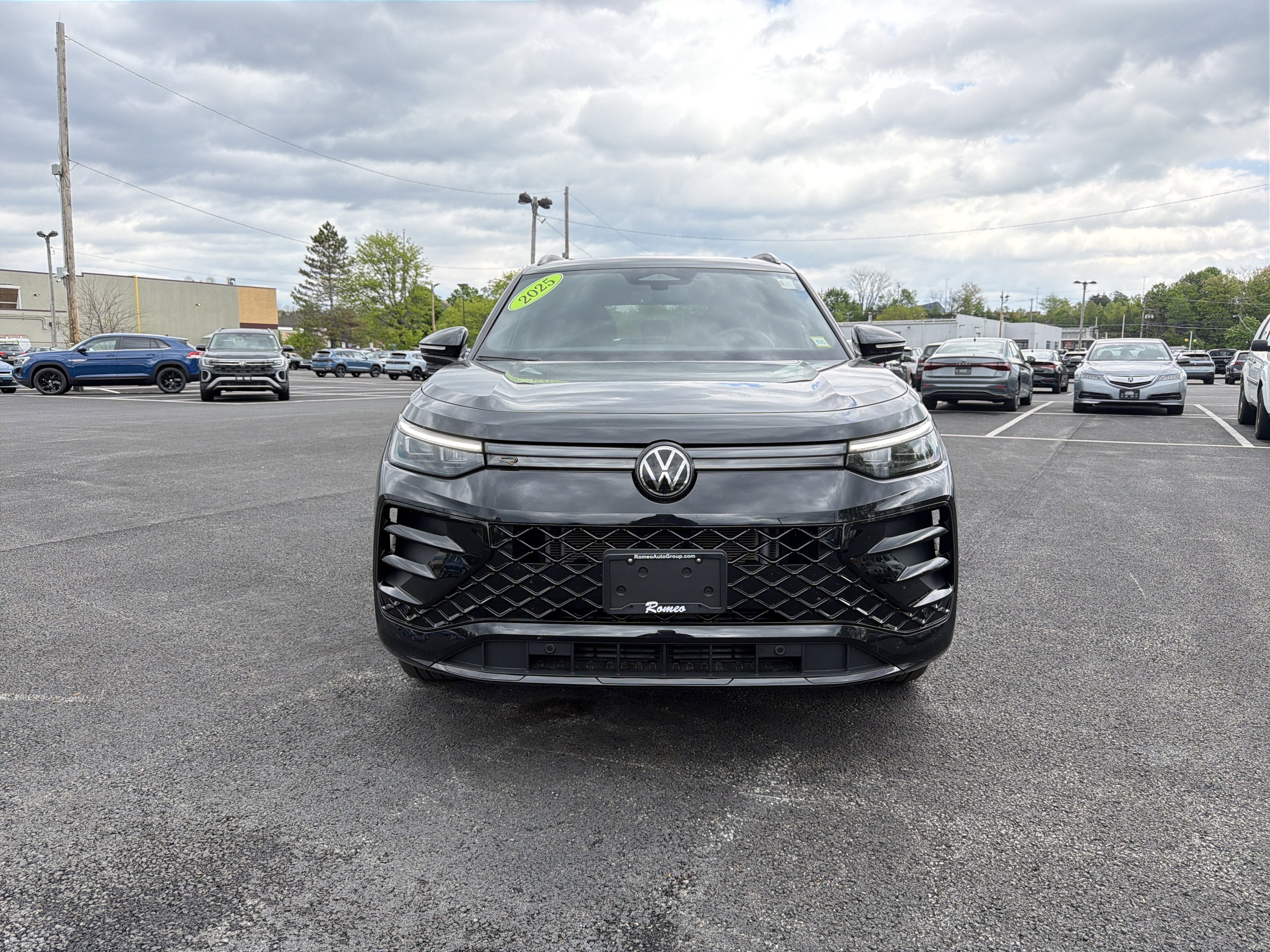 2025 Volkswagen Tiguan 2.0T SE R-Line Black