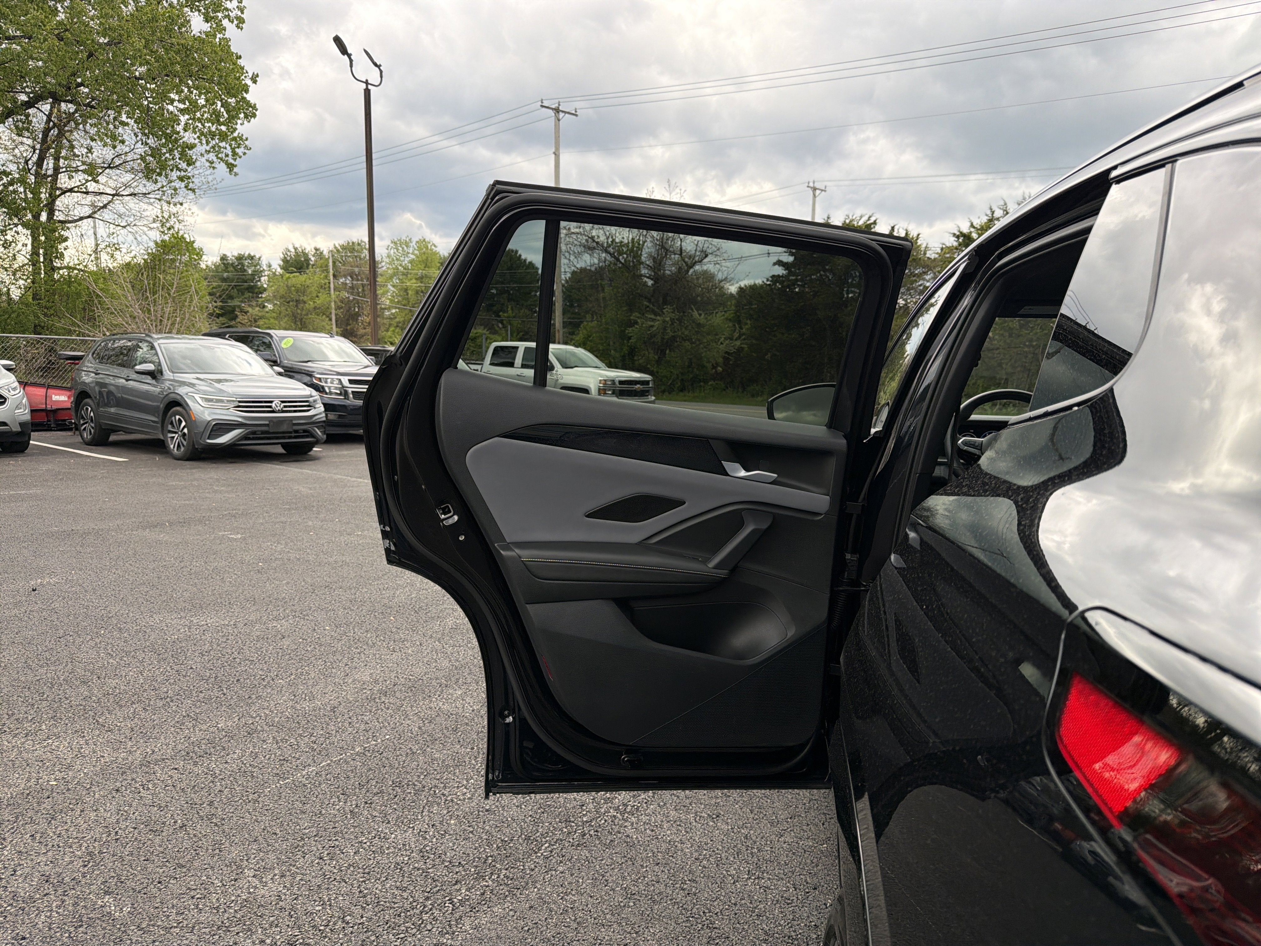 2025 Volkswagen Tiguan 2.0T SE R-Line Black