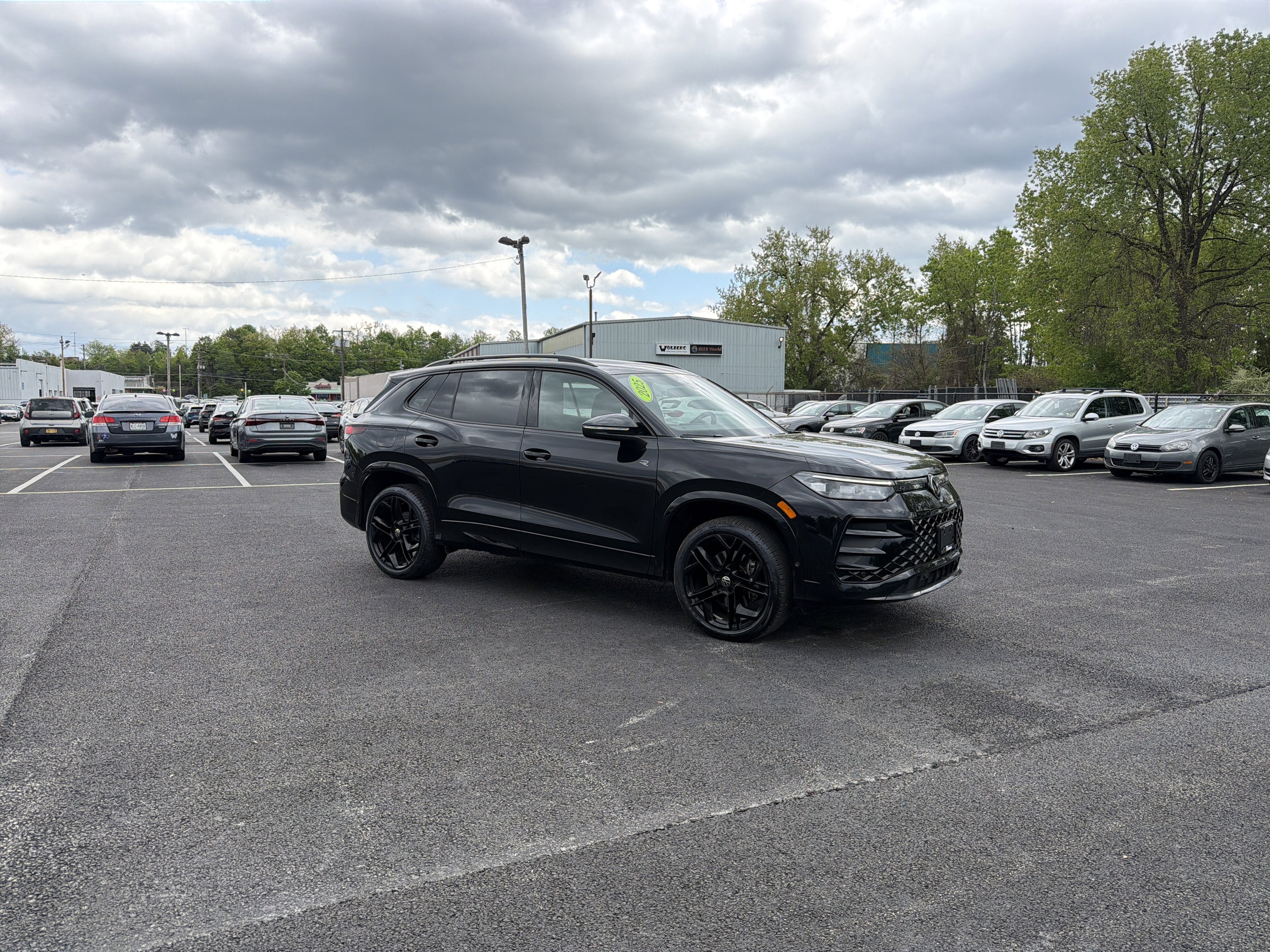 2025 Volkswagen Tiguan 2.0T SE R-Line Black