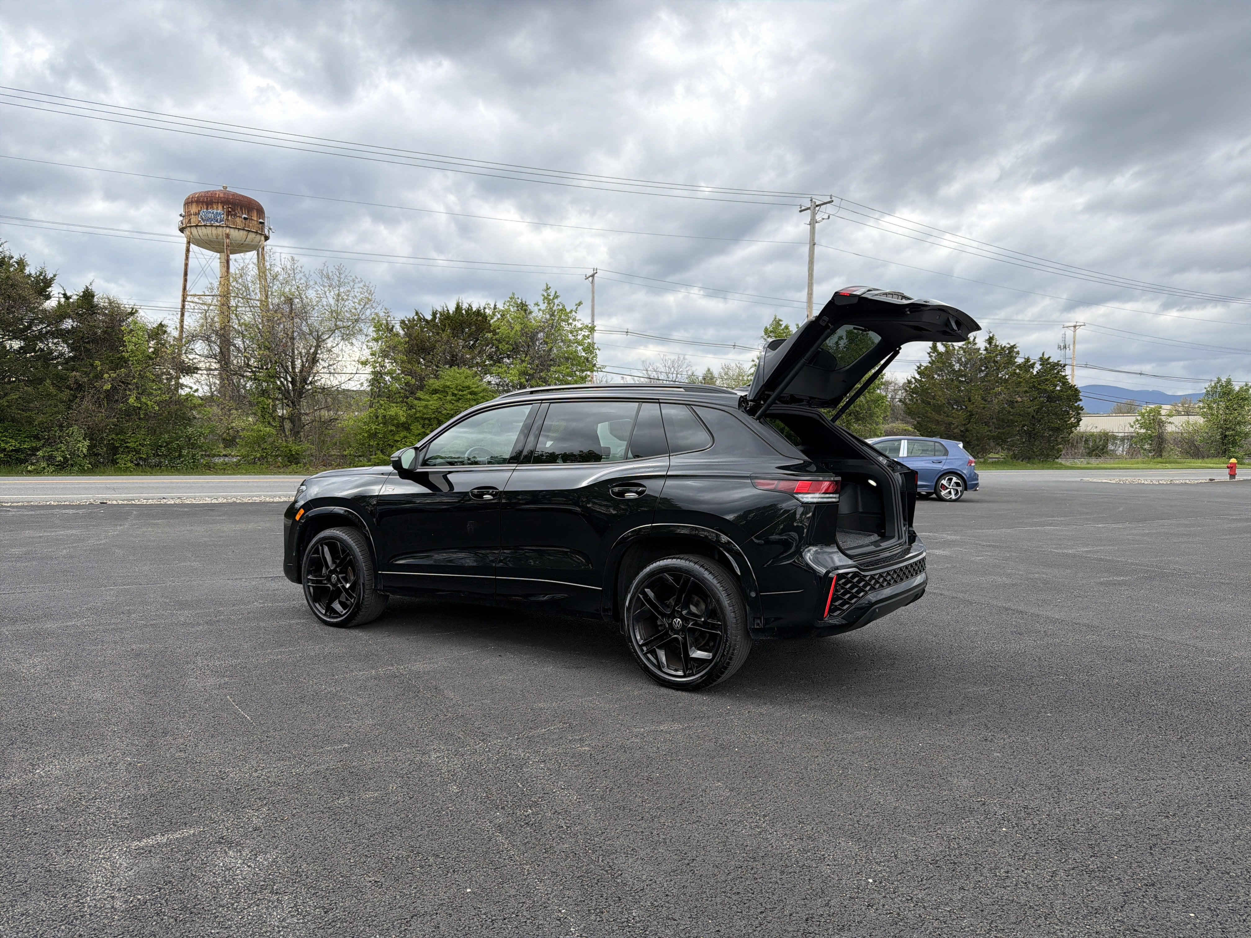 2025 Volkswagen Tiguan 2.0T SE R-Line Black