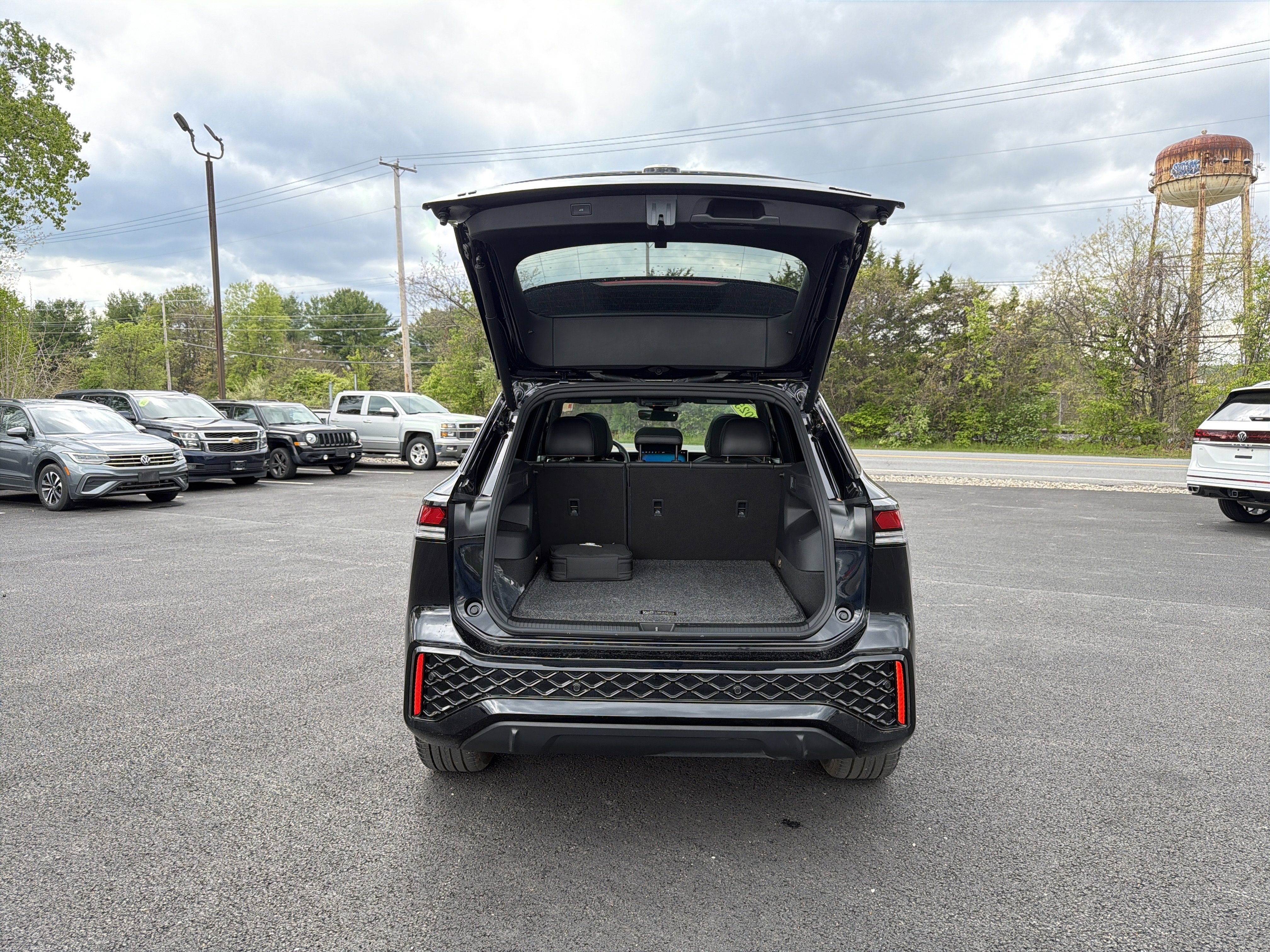 2025 Volkswagen Tiguan 2.0T SE R-Line Black