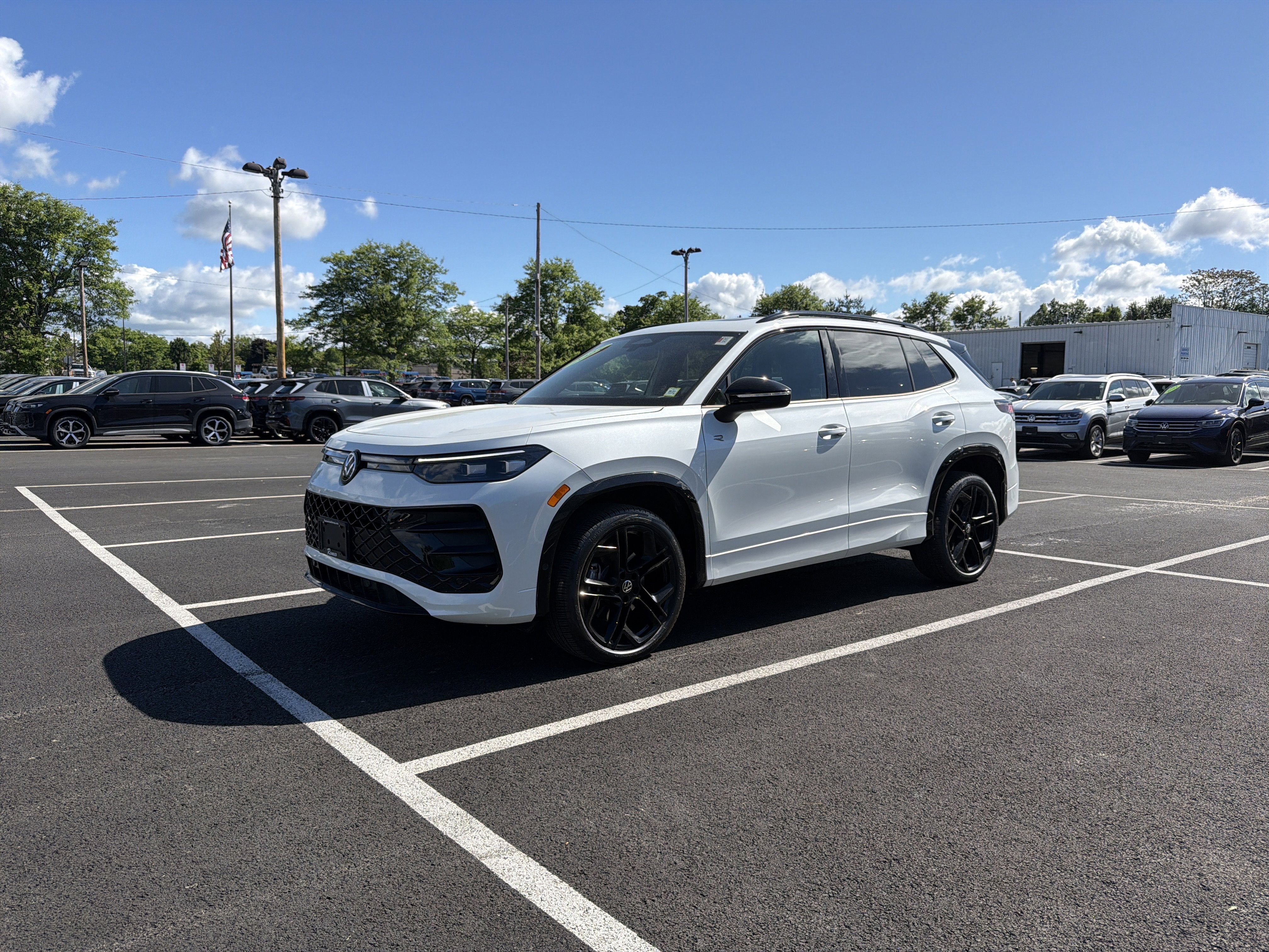 2025 Volkswagen Tiguan 2.0T SE R-Line Black