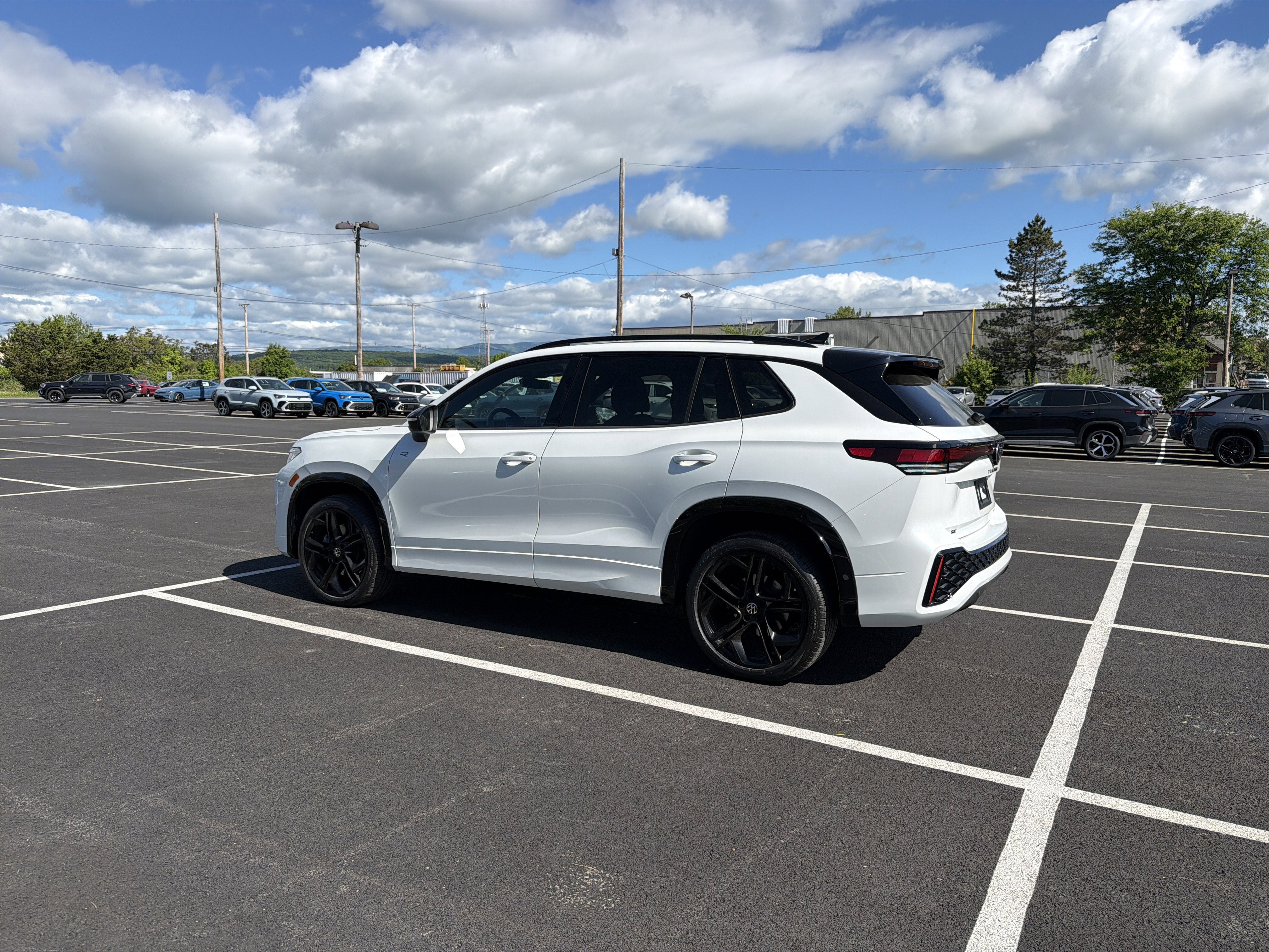 2025 Volkswagen Tiguan 2.0T SE R-Line Black