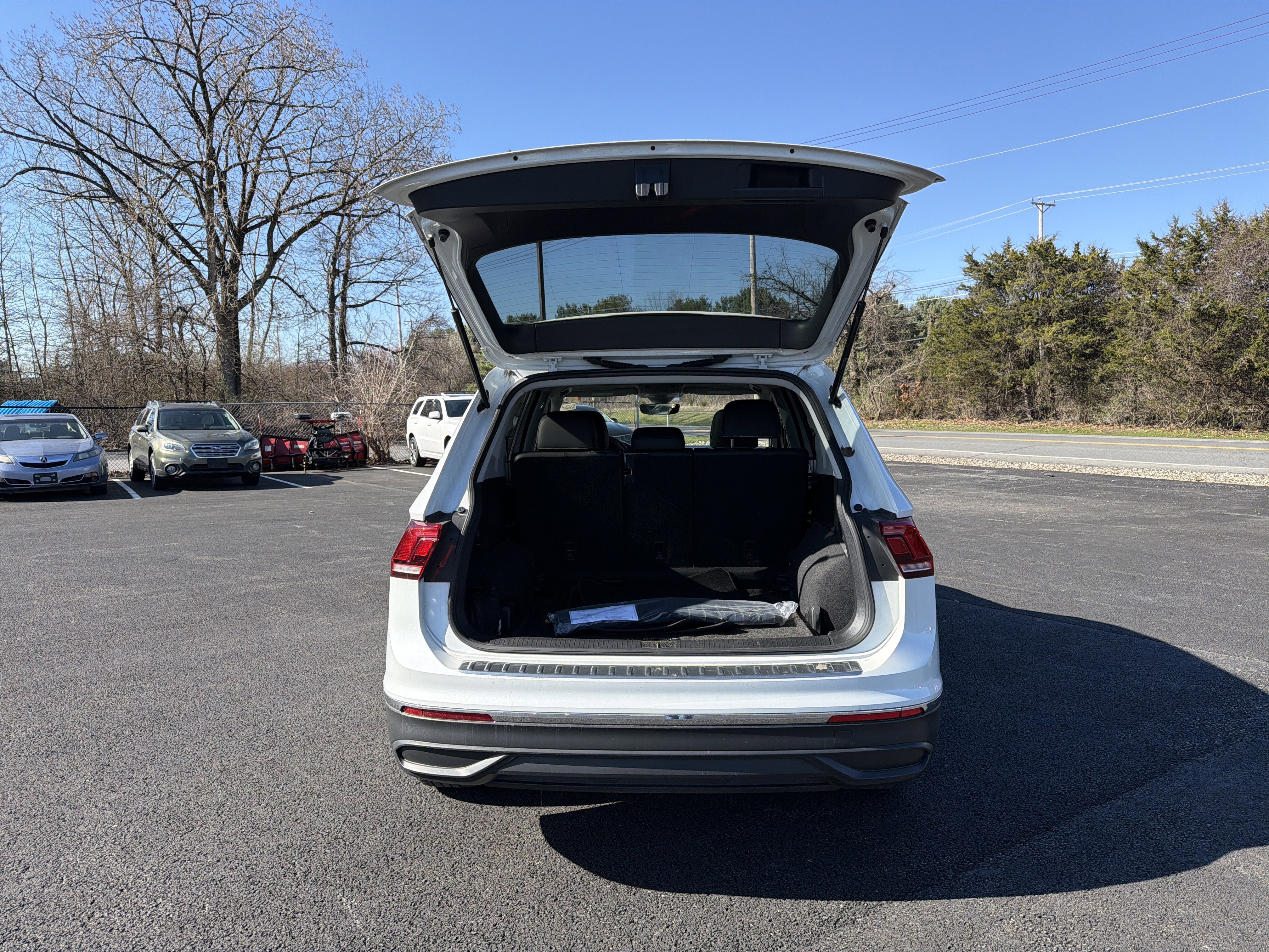 2023 Volkswagen Tiguan 2.0T SE