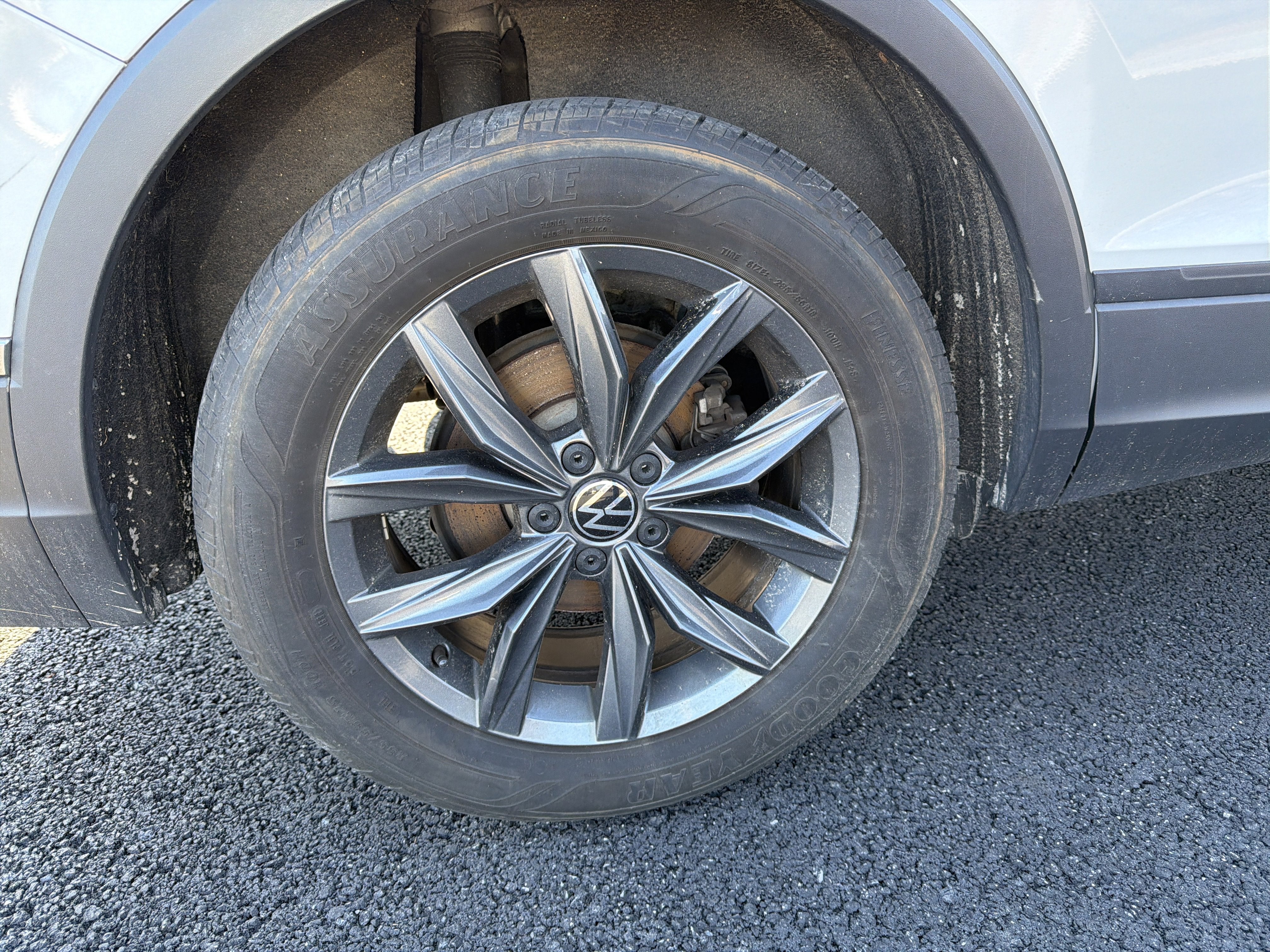 2023 Volkswagen Tiguan 2.0T SE