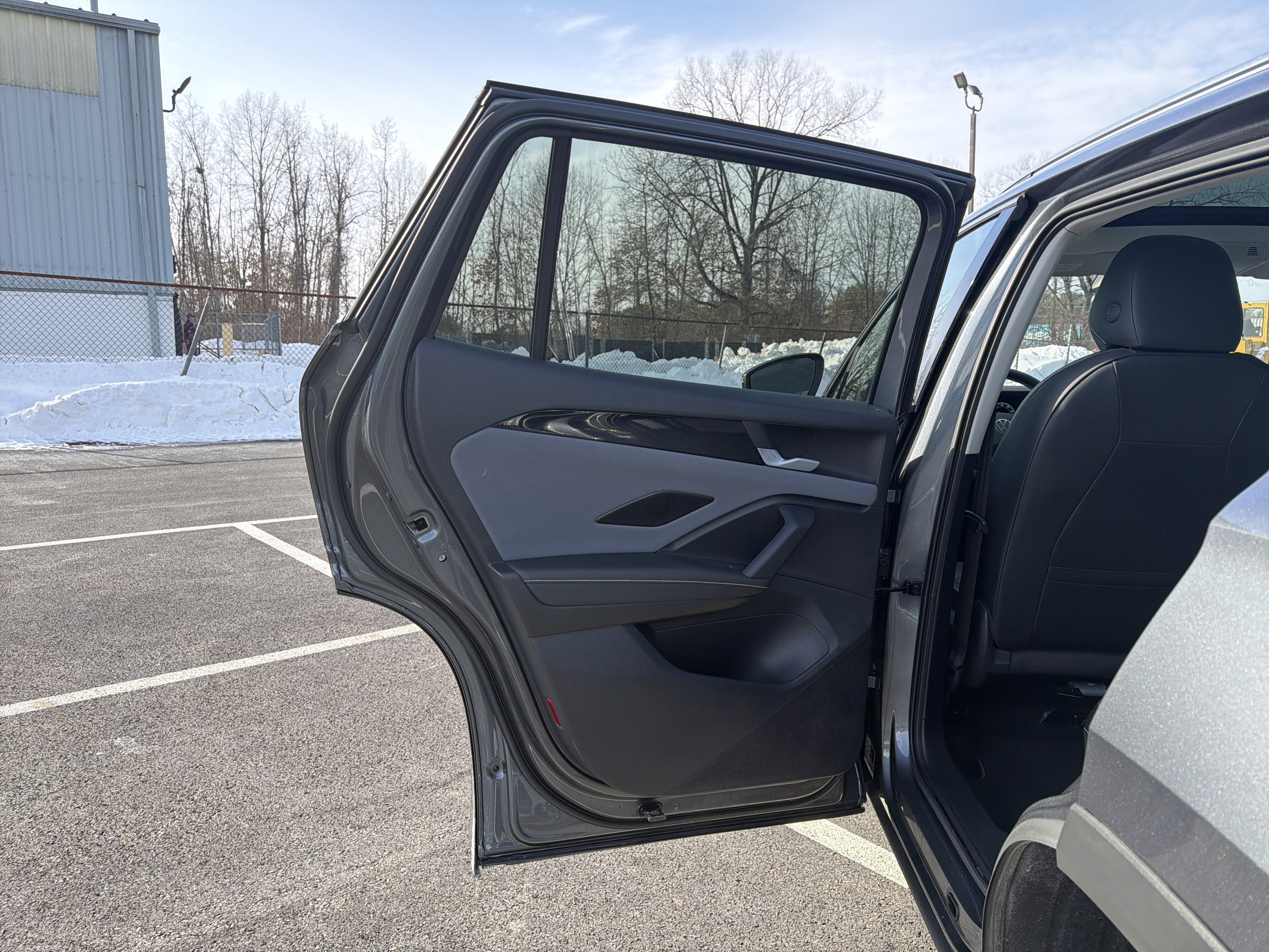 2025 Volkswagen Tiguan 2.0T SE