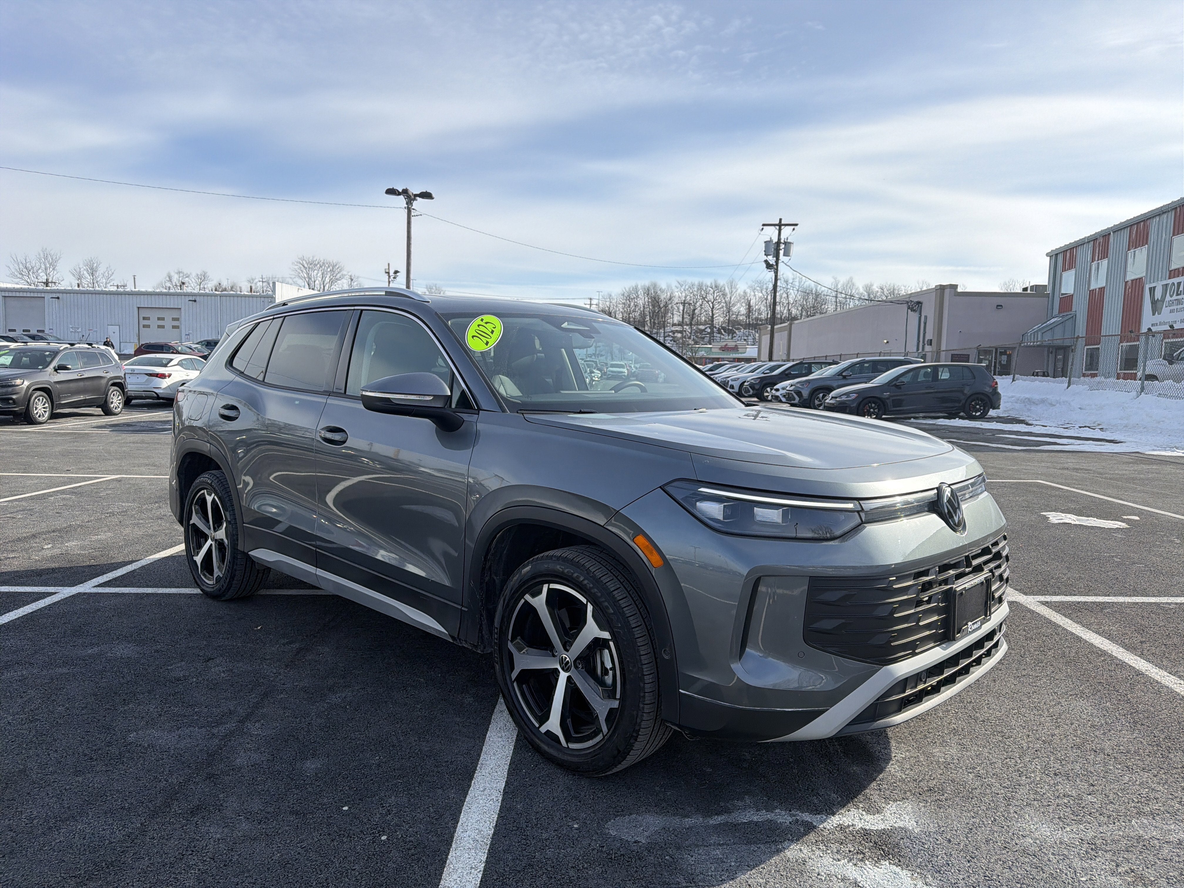 2025 Volkswagen Tiguan 2.0T SE