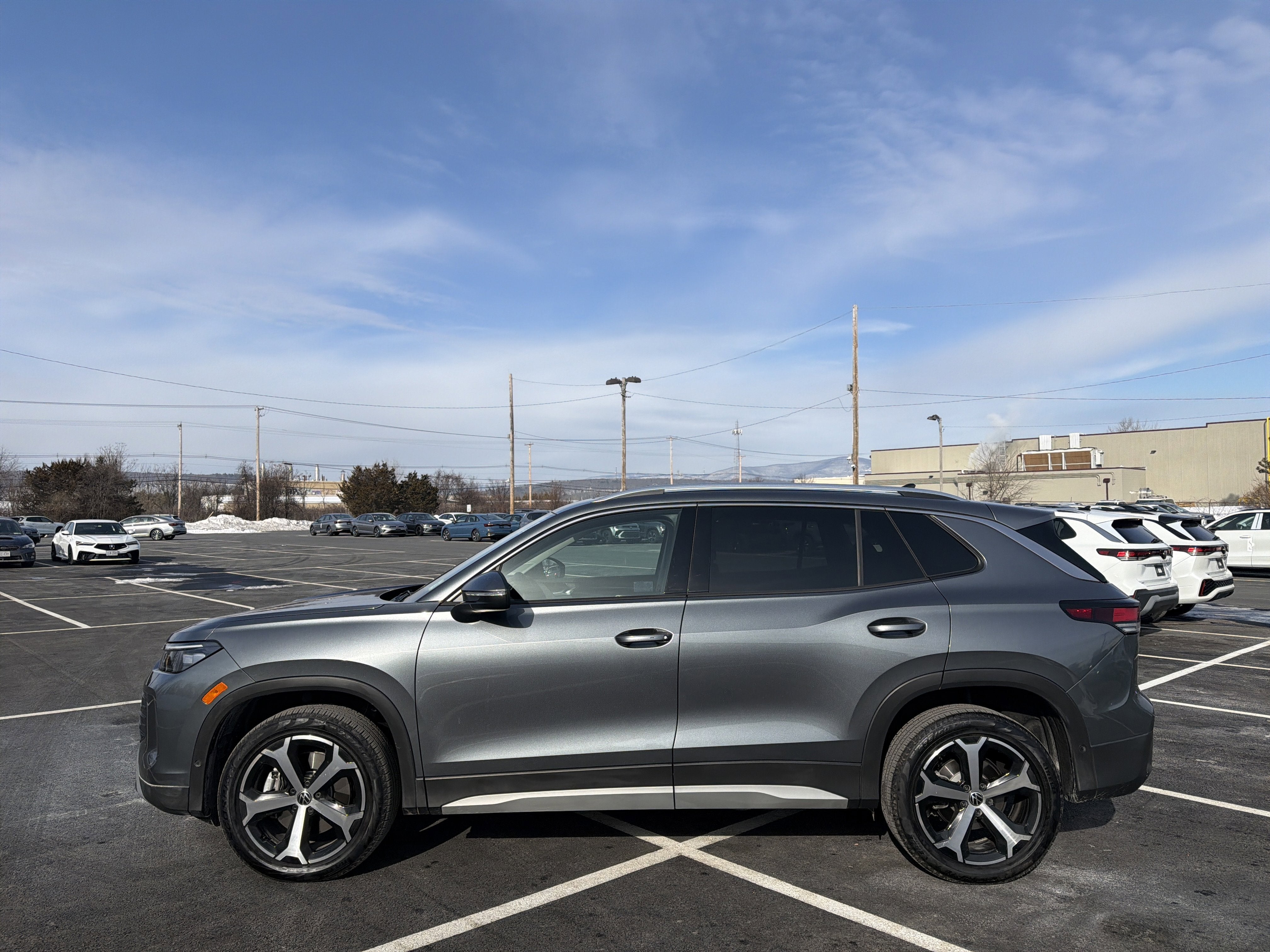 2025 Volkswagen Tiguan 2.0T SE