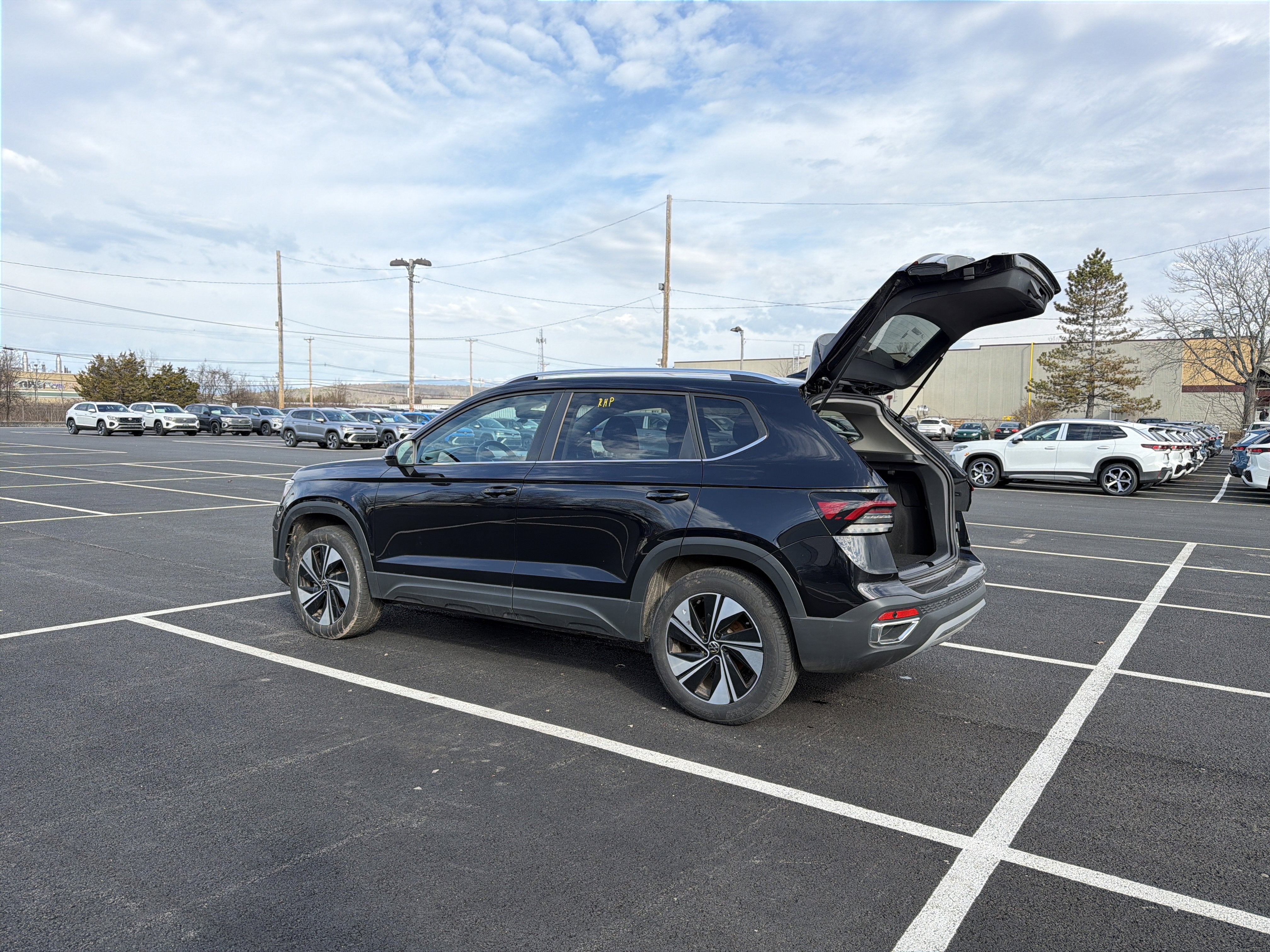 2025 Volkswagen Taos 1.5T SE