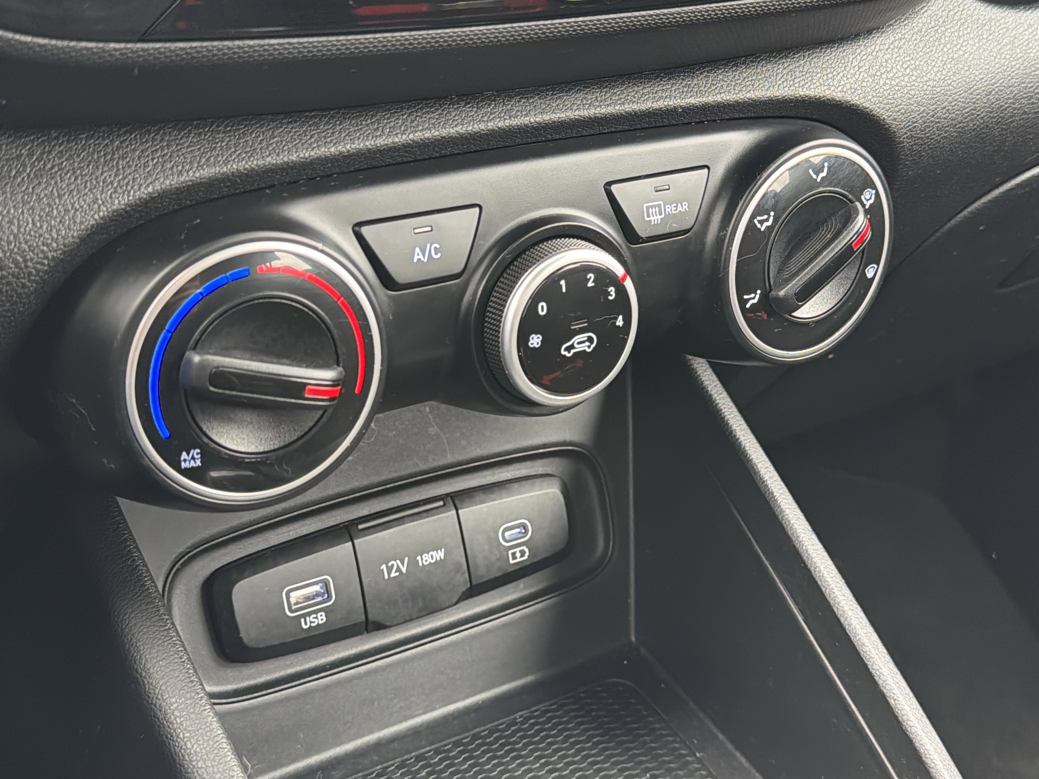 2023 Hyundai Venue SE