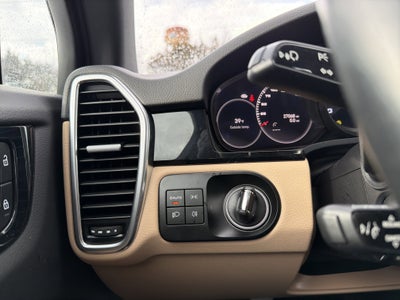 2023 Porsche Cayenne Base