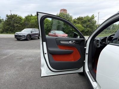 2020 Volvo XC40 R-Design