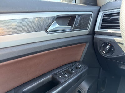 2021 Volkswagen Atlas 3.6L V6 SE w/Technology R-Line