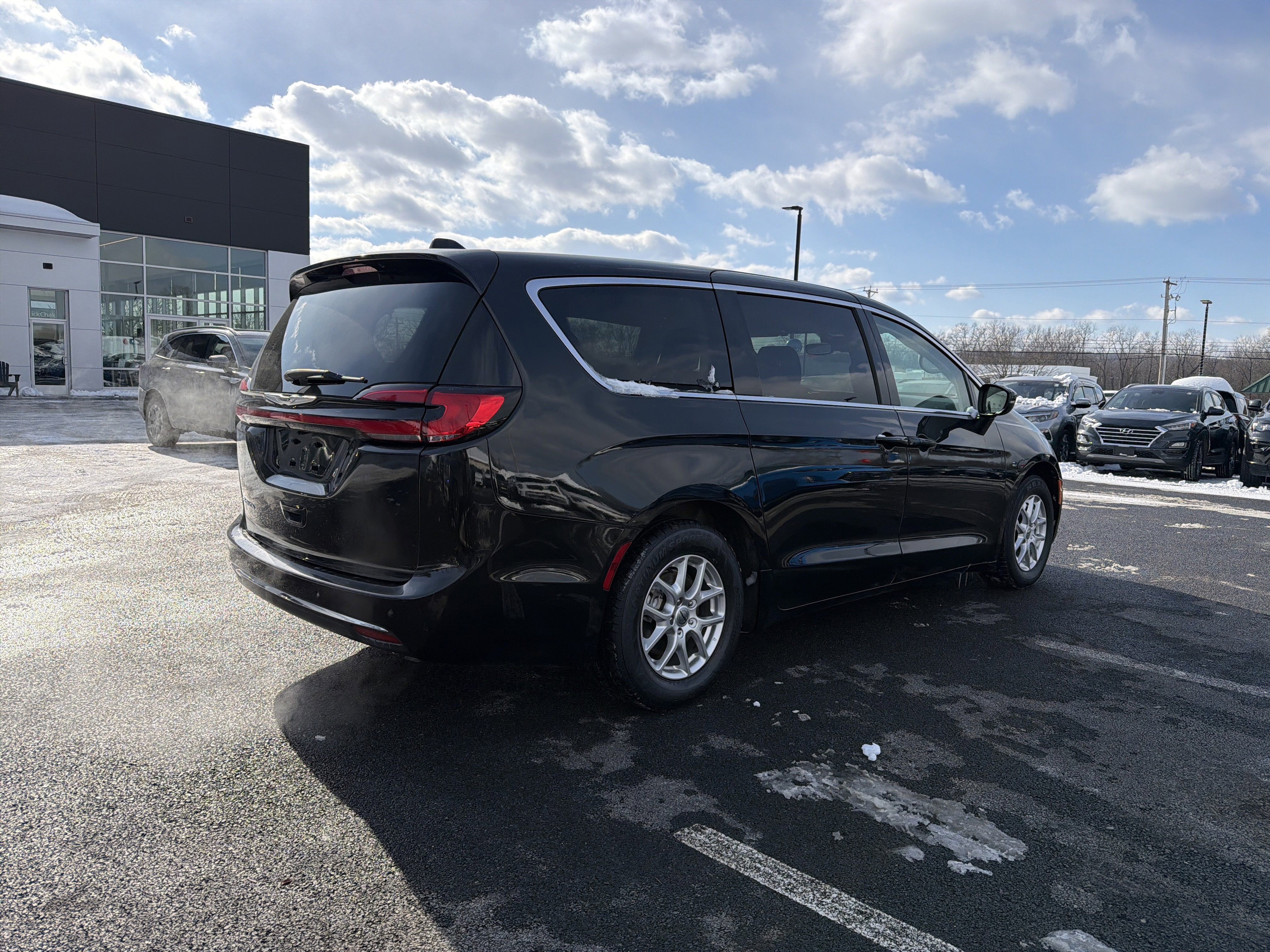 2023 Chrysler Pacifica Touring L