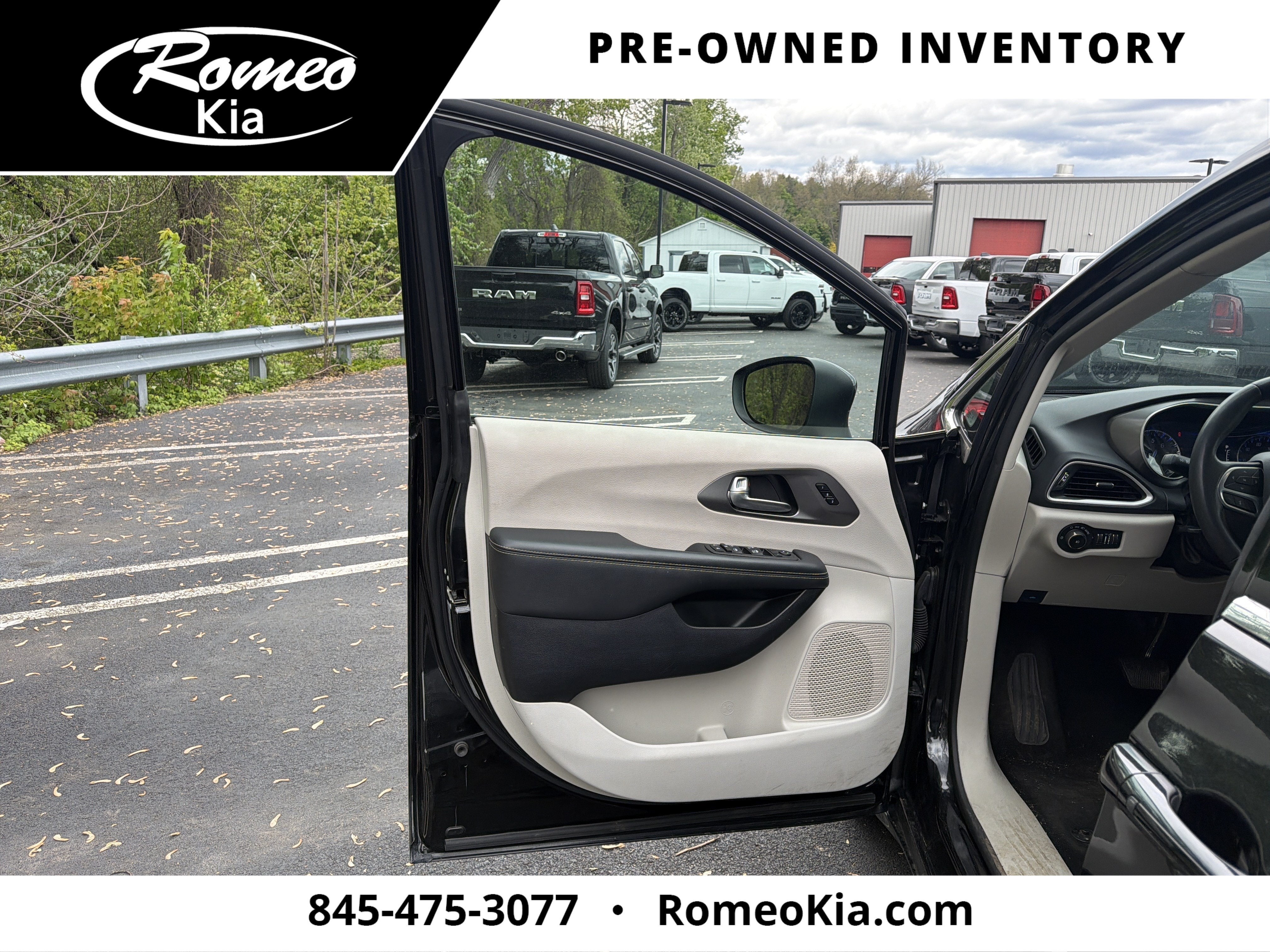 2023 Chrysler Pacifica Touring L