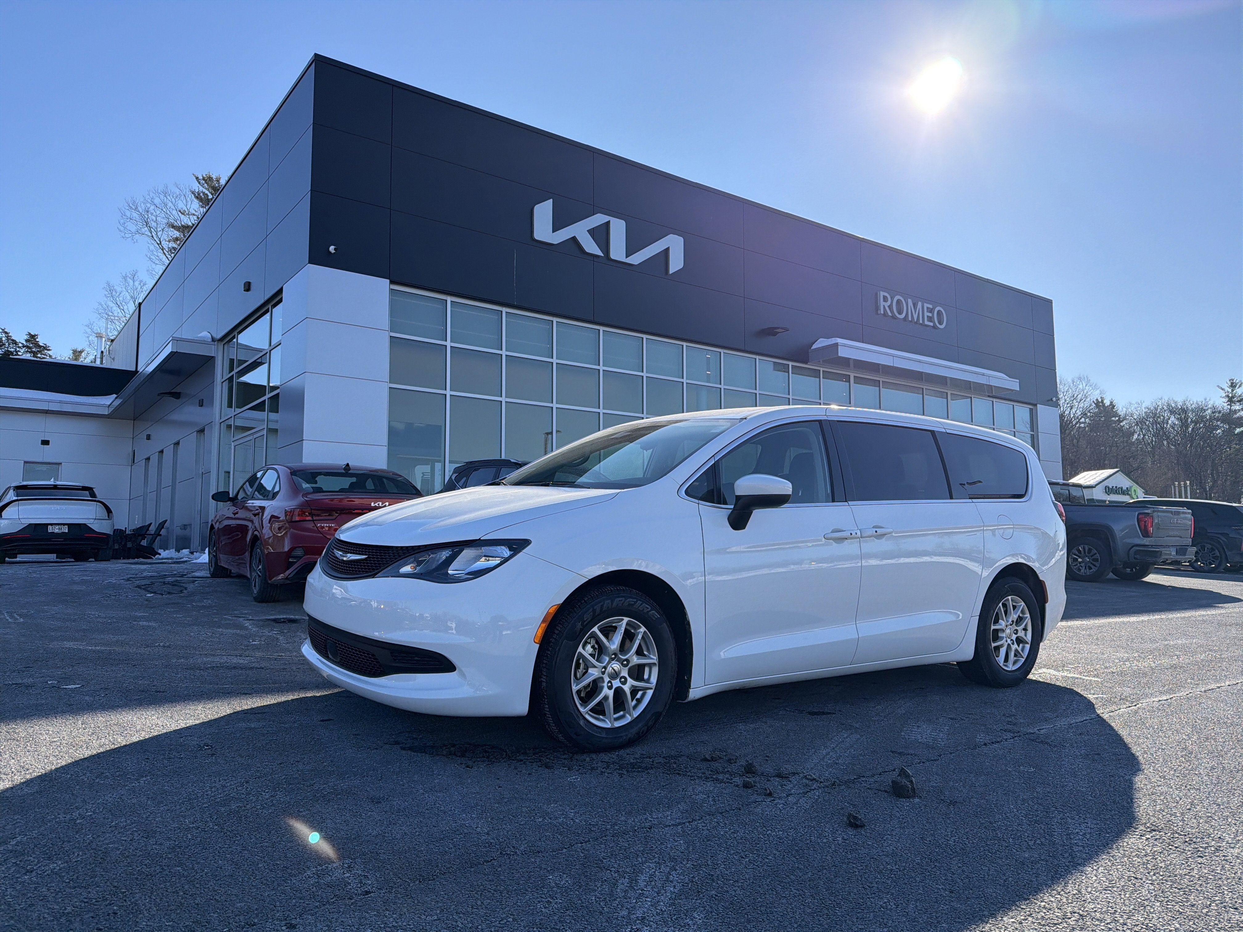 2023 Chrysler Voyager LX