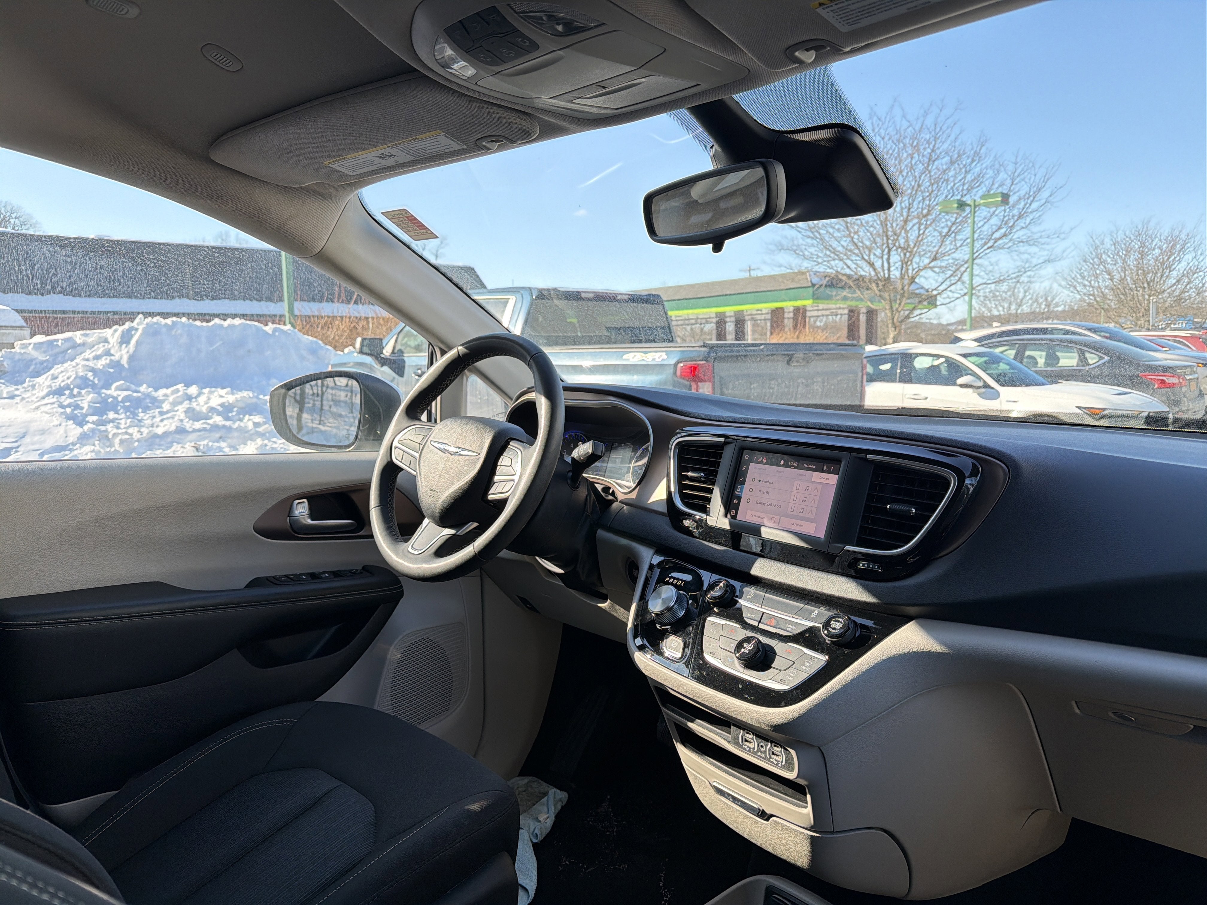 2023 Chrysler Voyager LX