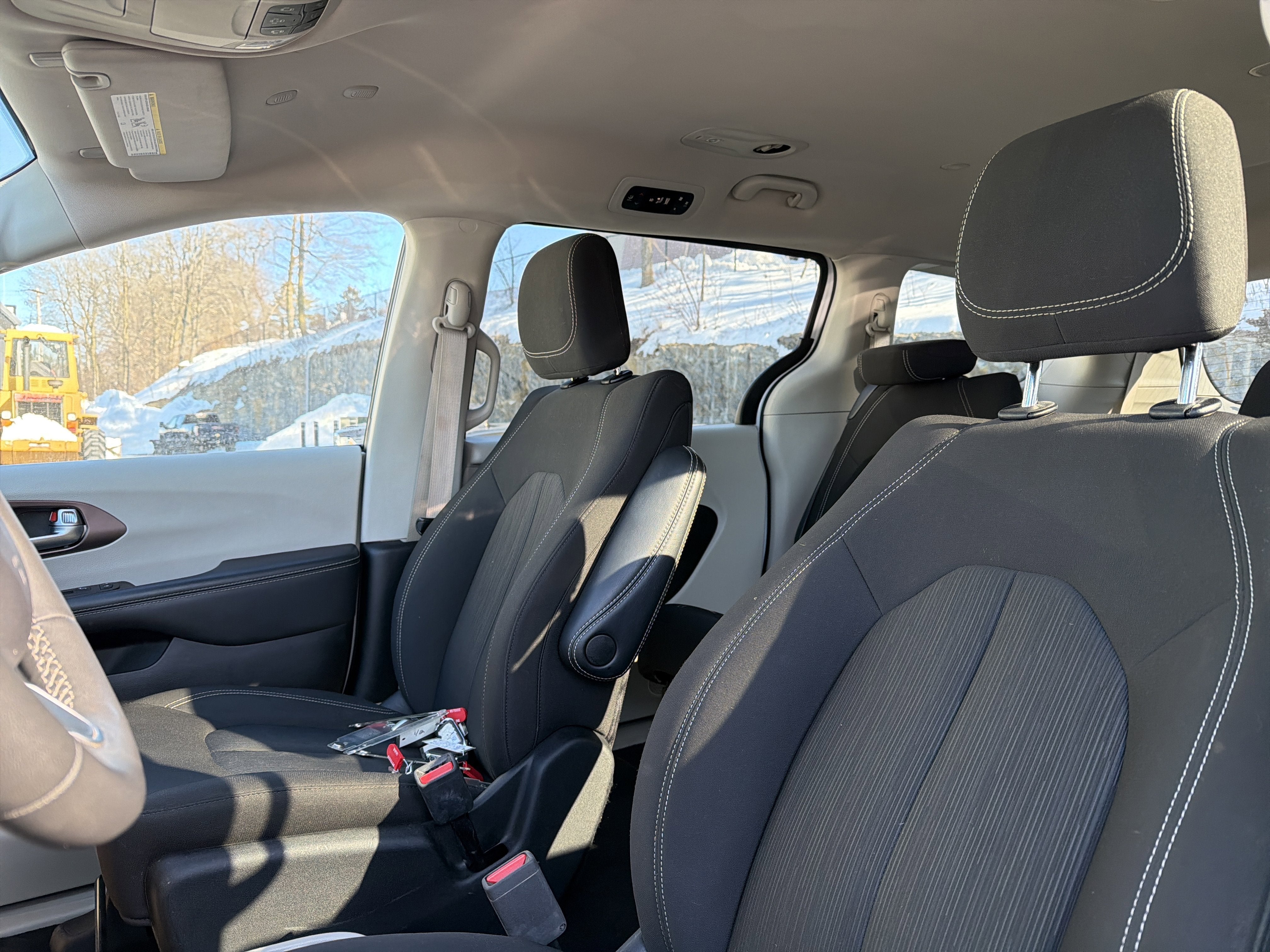 2023 Chrysler Voyager LX