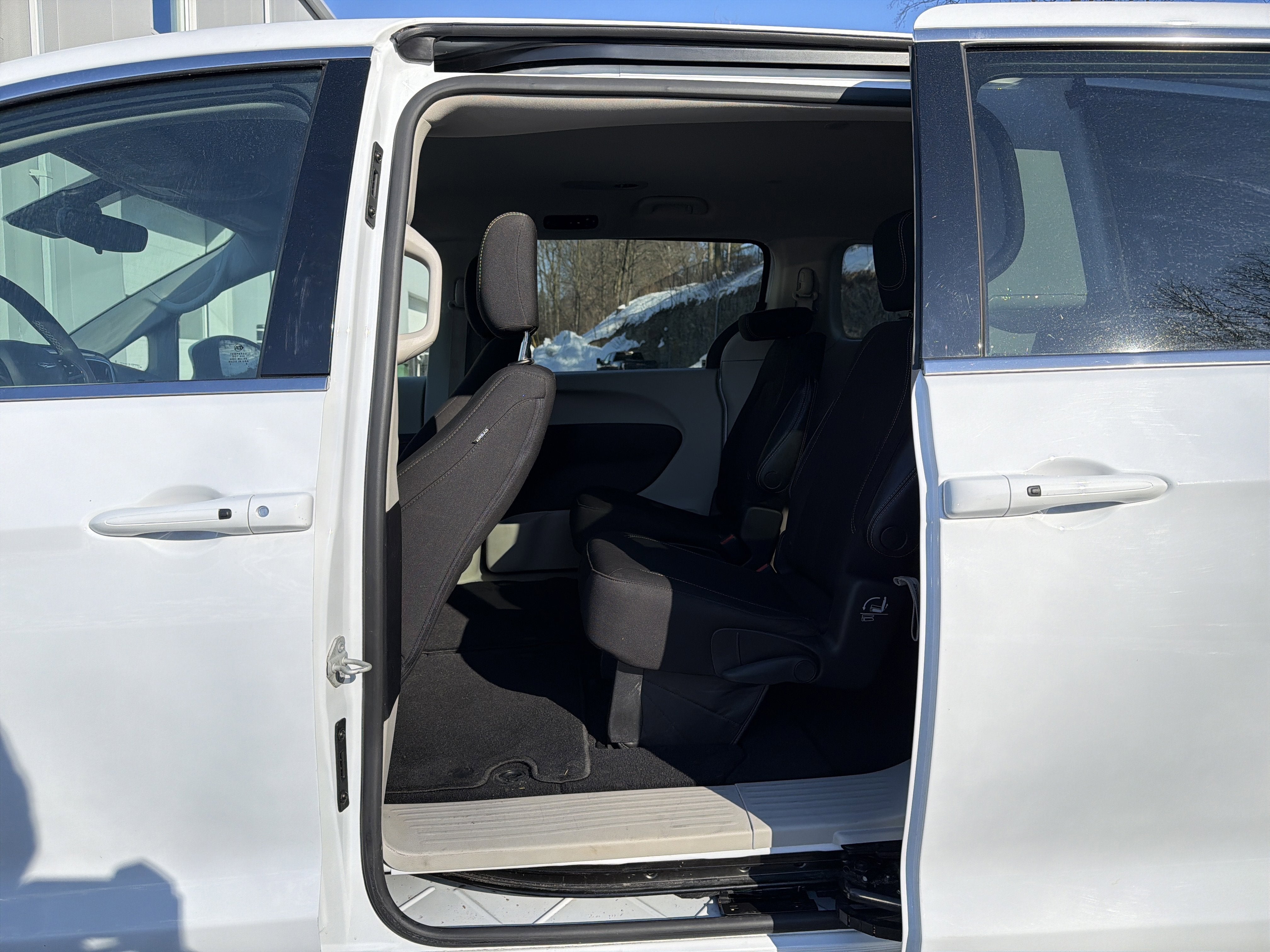 2023 Chrysler Voyager LX