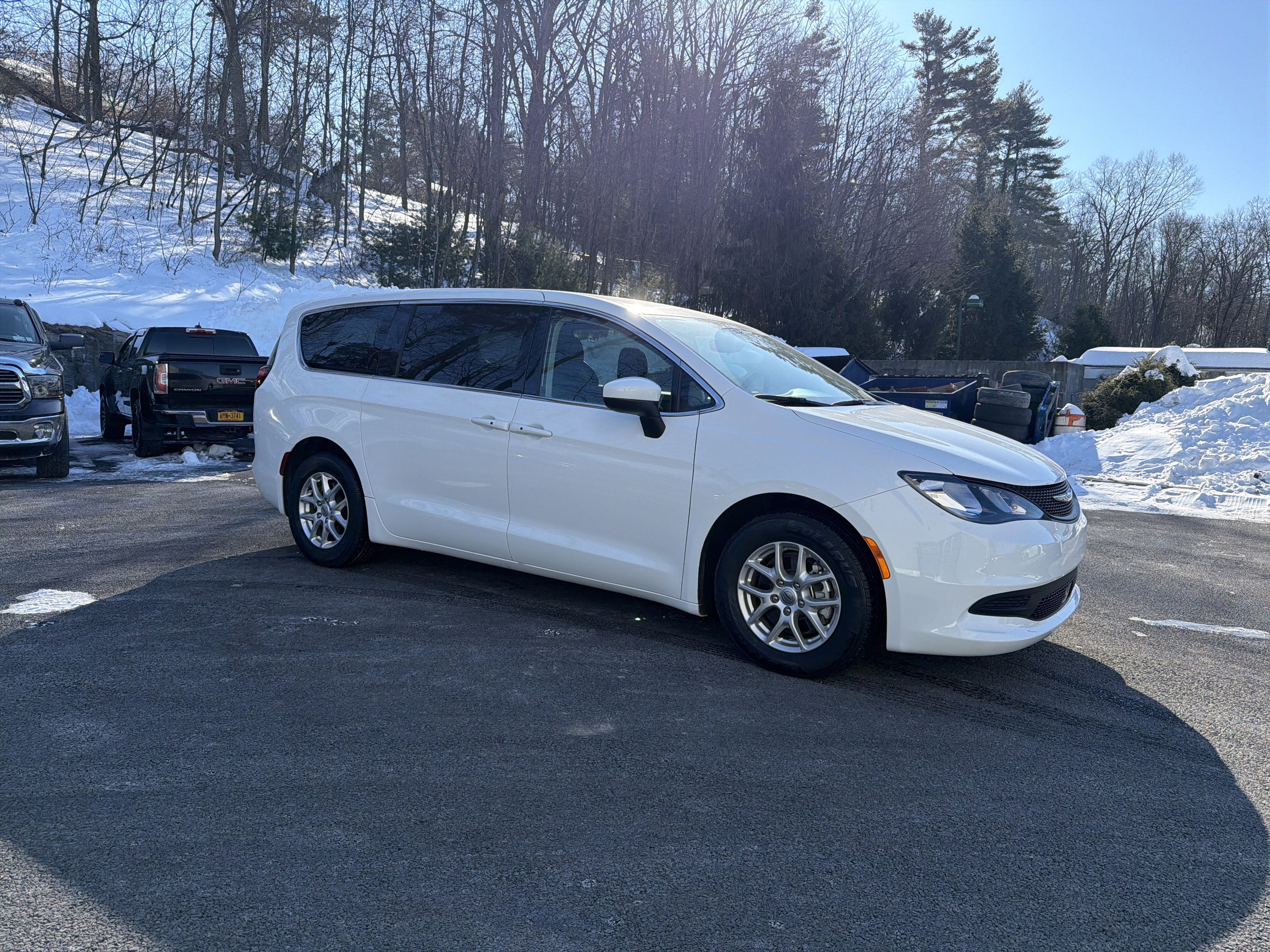 2023 Chrysler Voyager LX