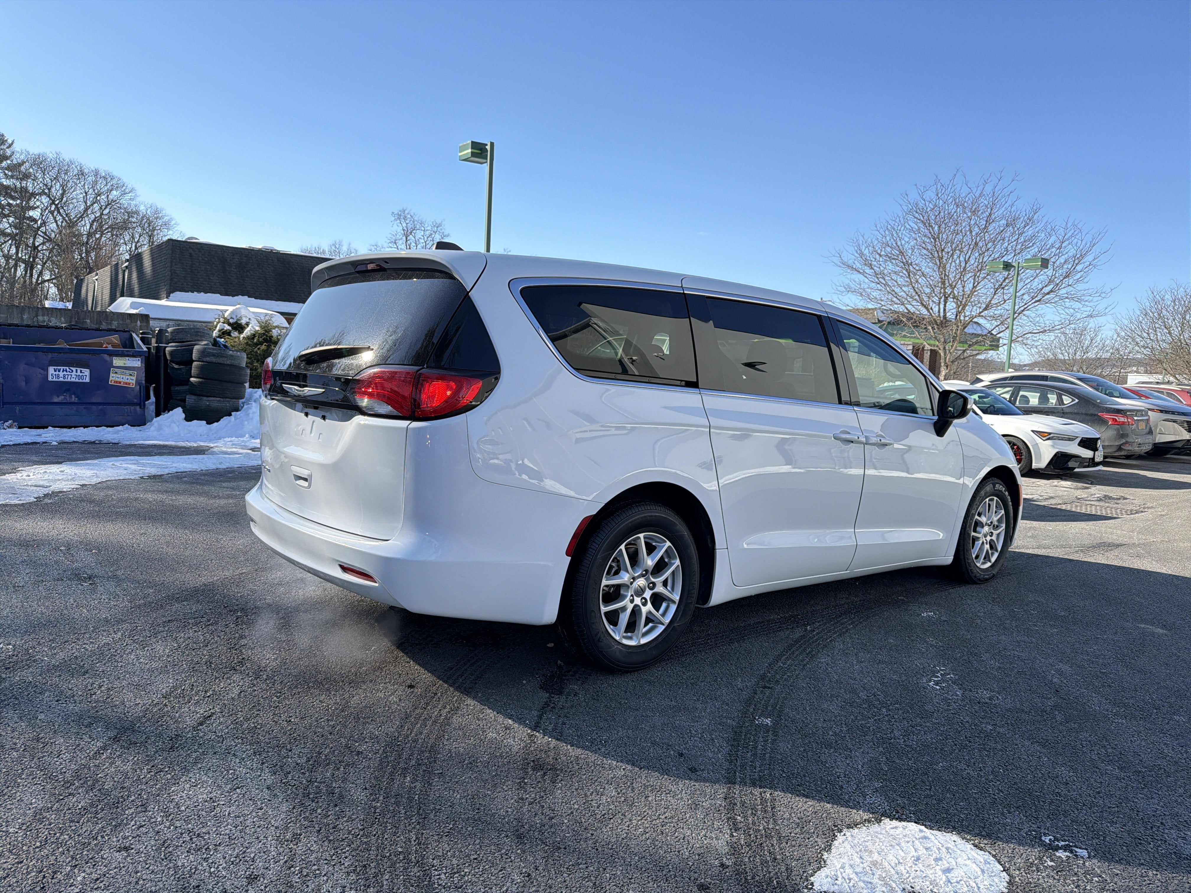 2023 Chrysler Voyager LX