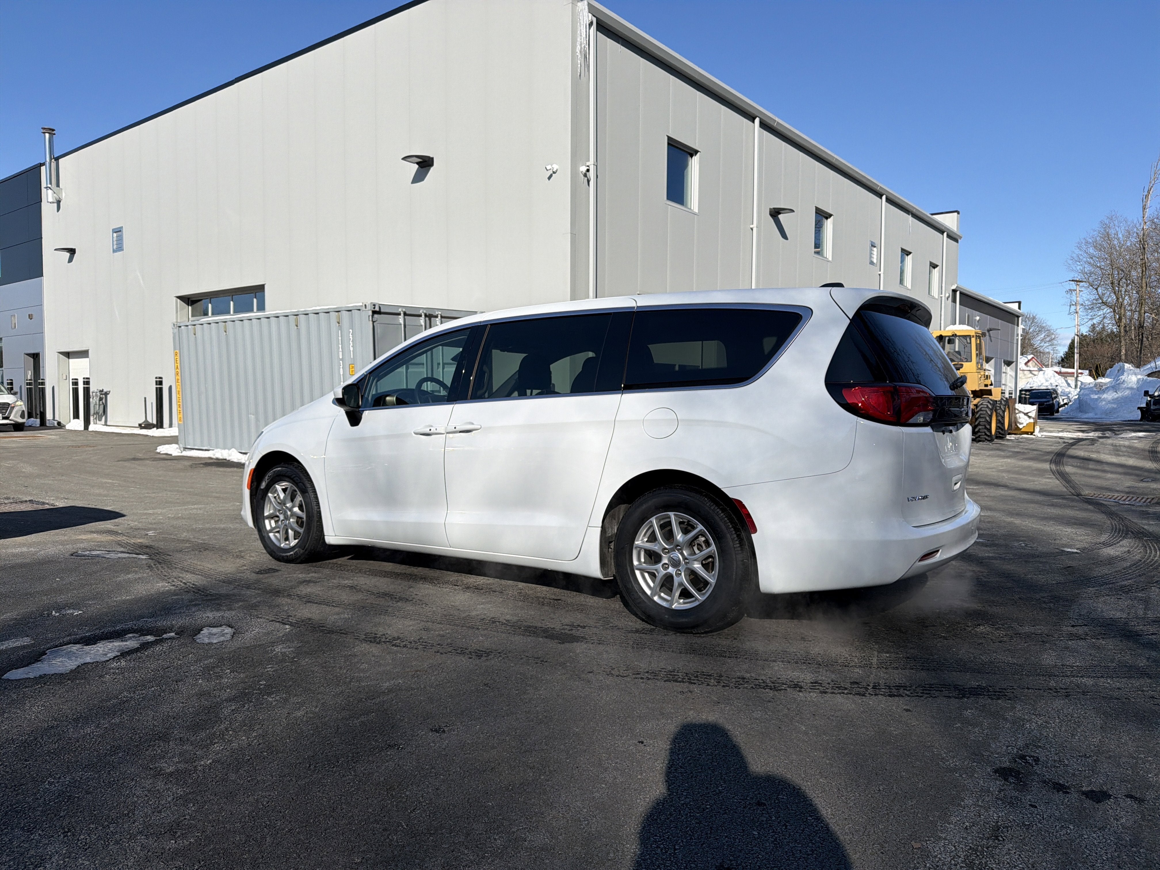2023 Chrysler Voyager LX