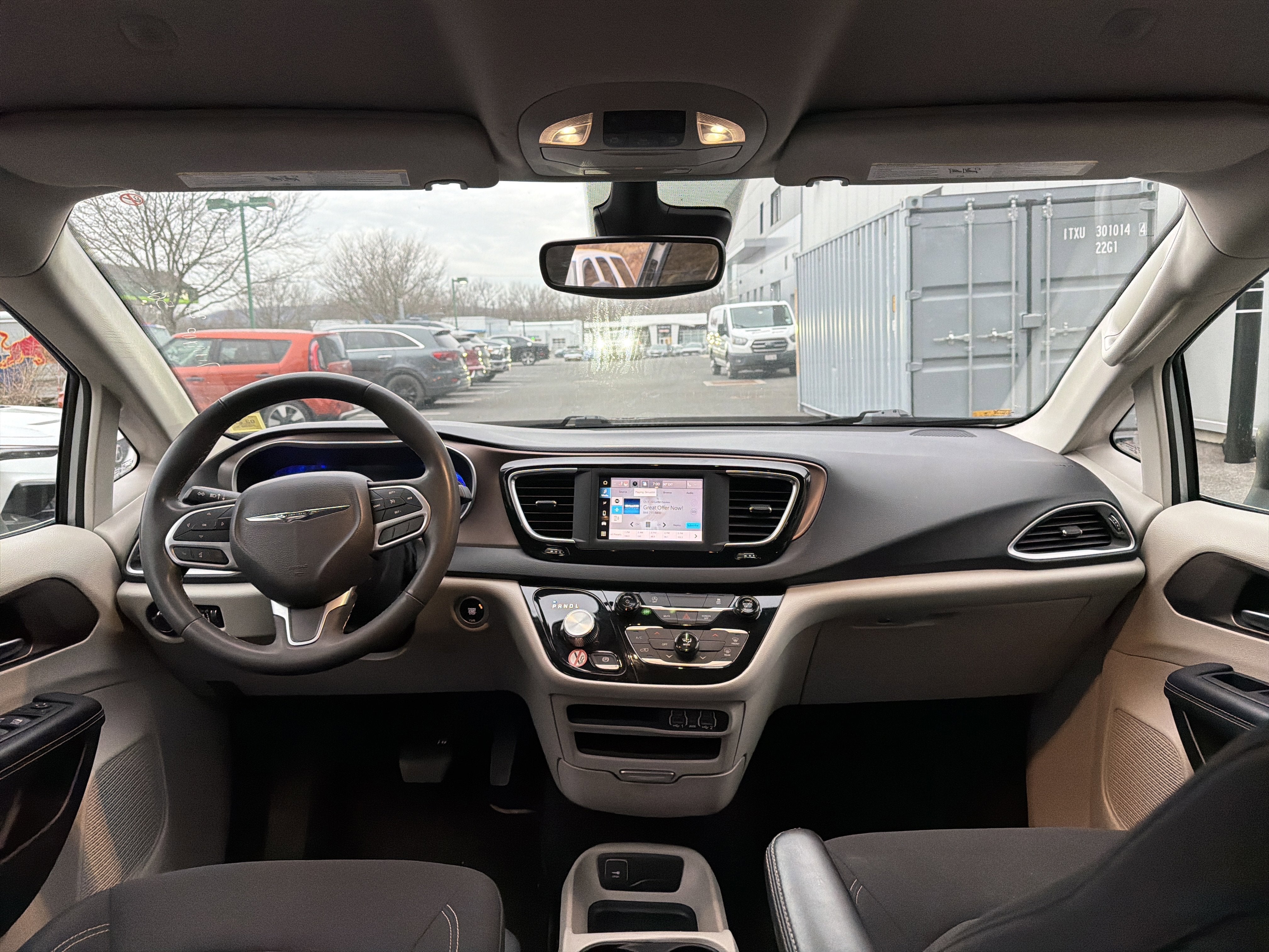 2023 Chrysler Voyager LX