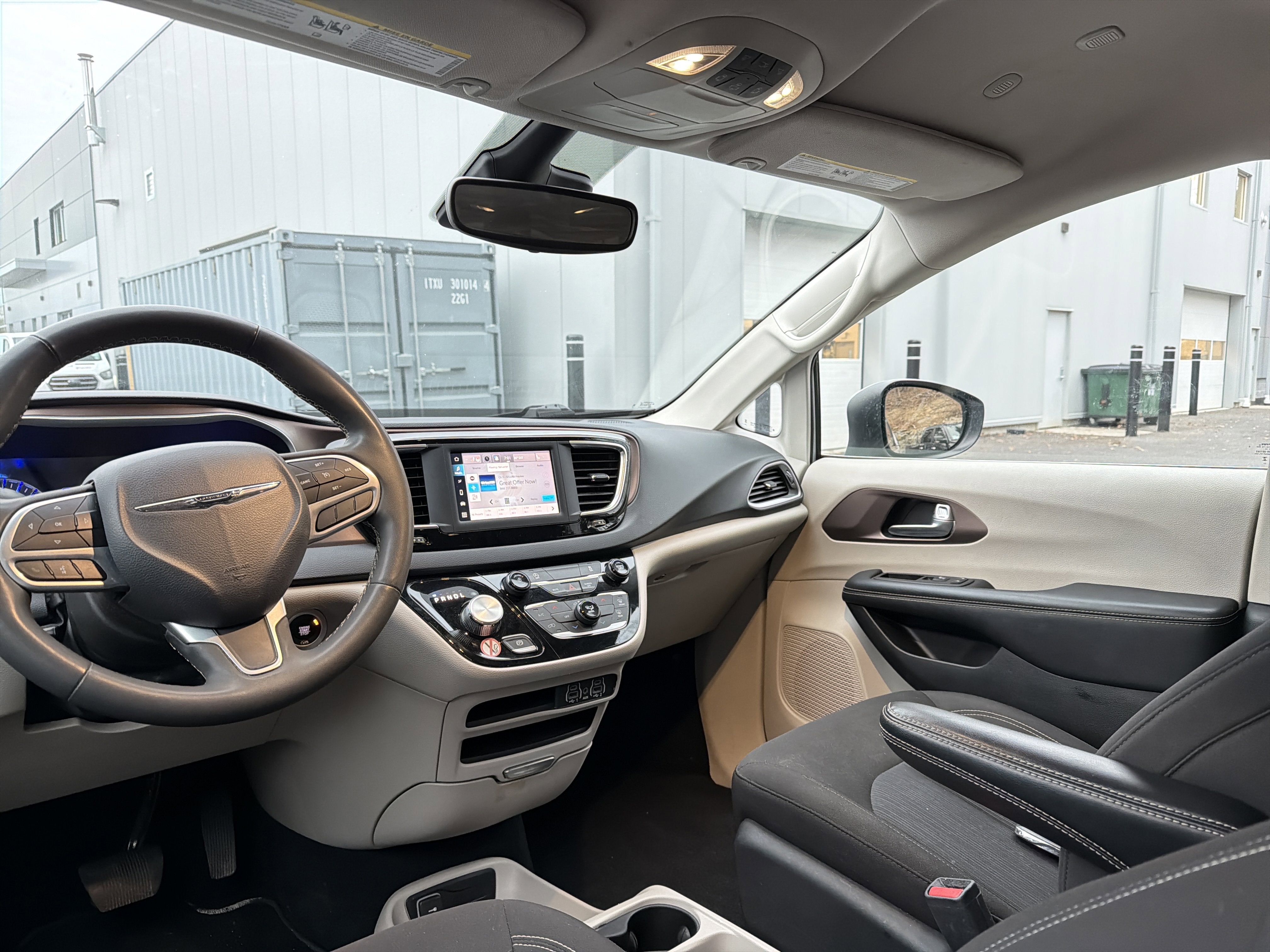 2023 Chrysler Voyager LX