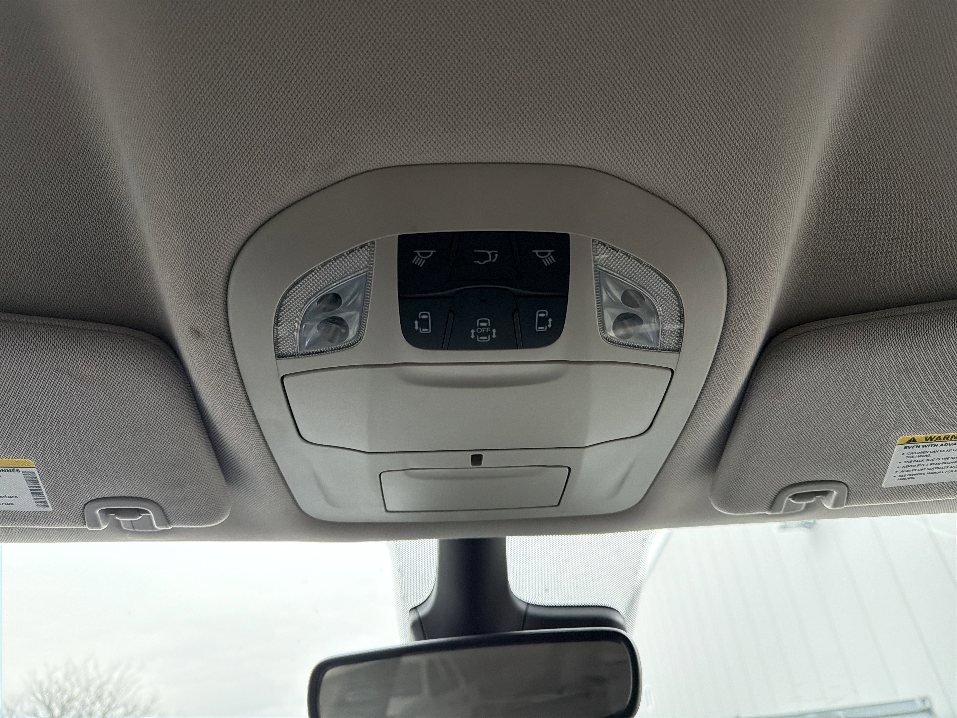 2023 Chrysler Voyager LX