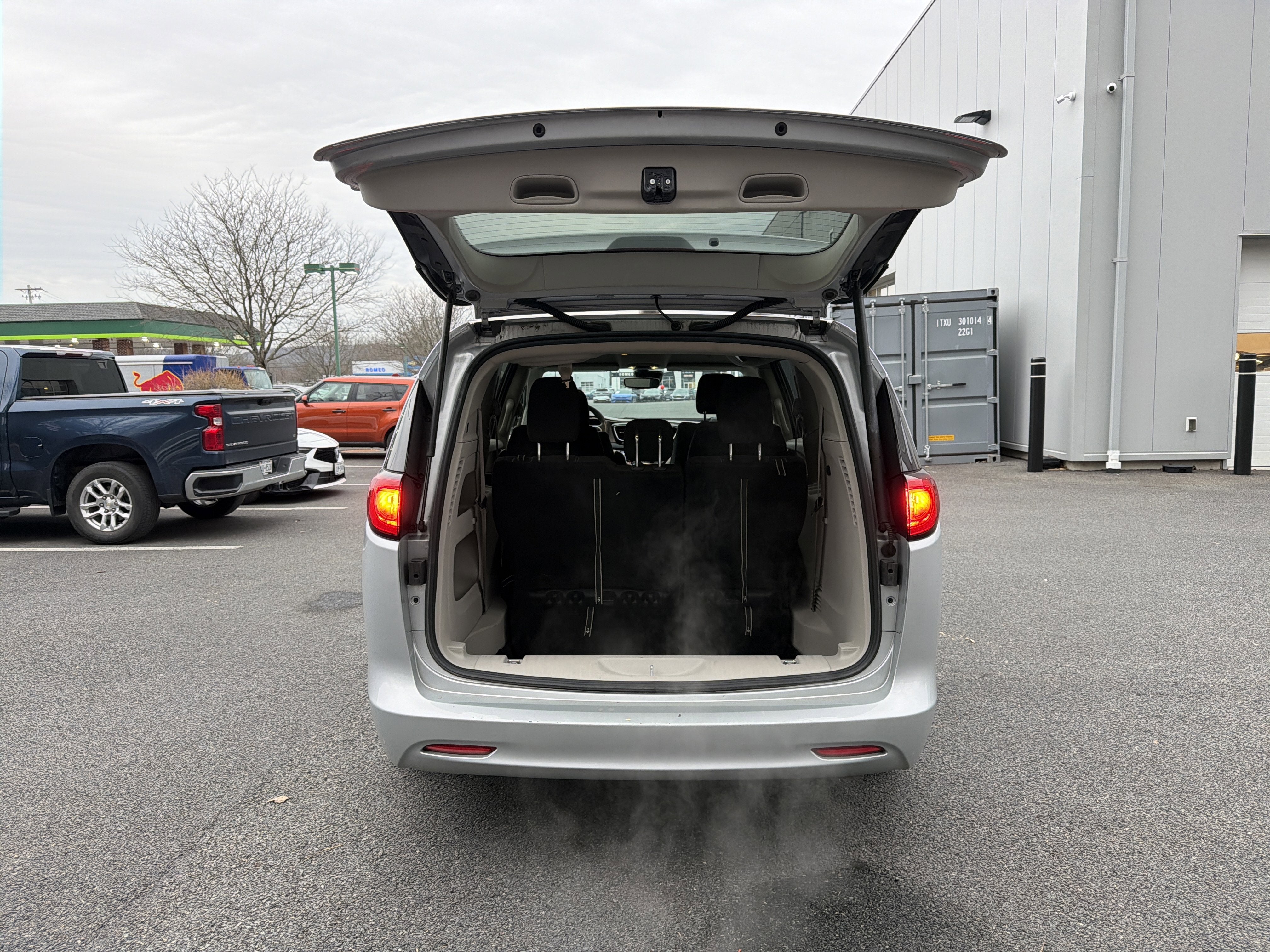 2023 Chrysler Voyager LX