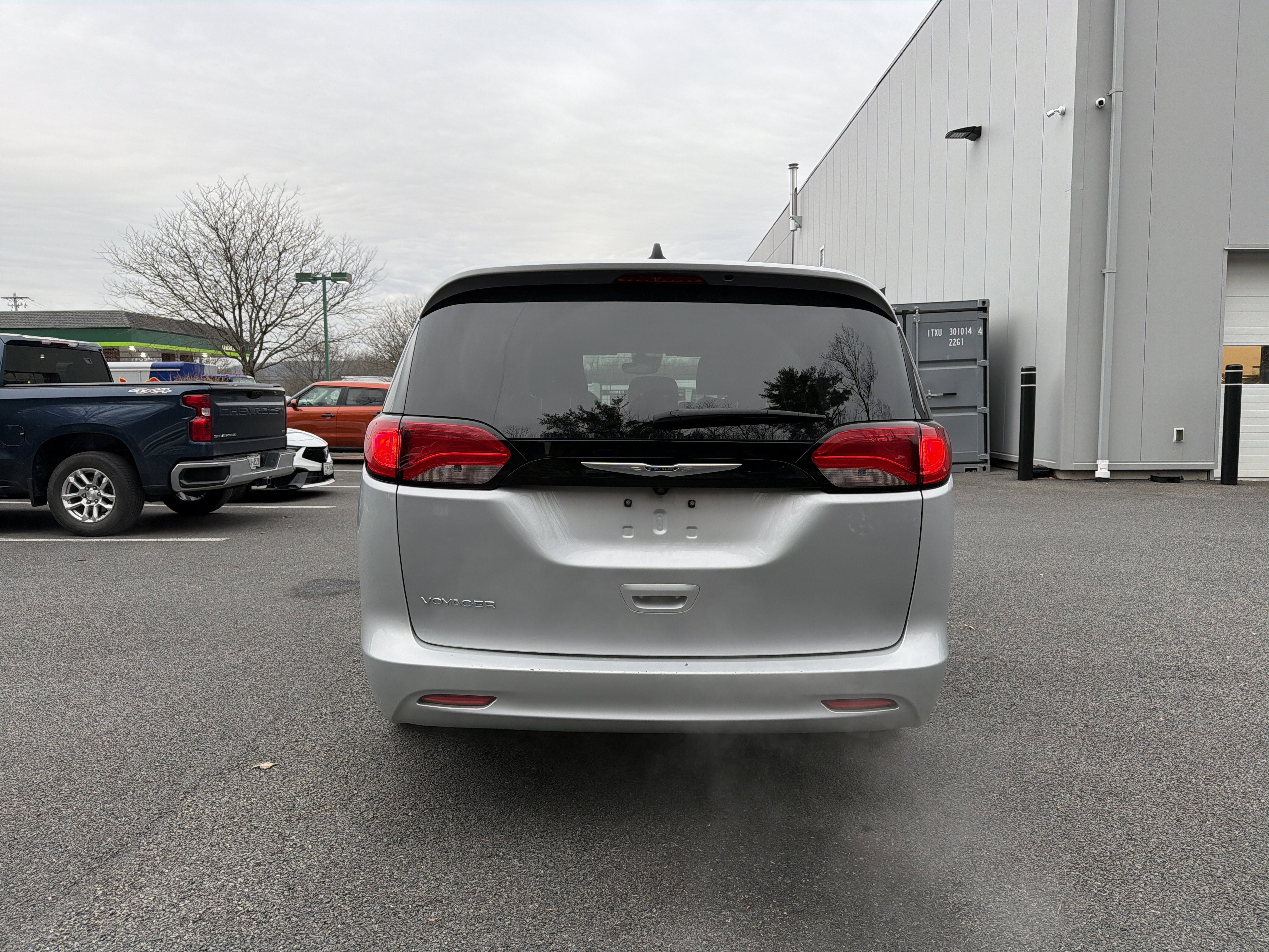 2023 Chrysler Voyager LX