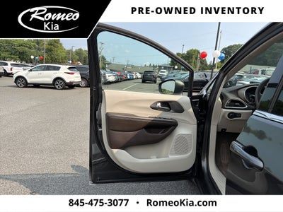 2021 Chrysler Voyager LXI