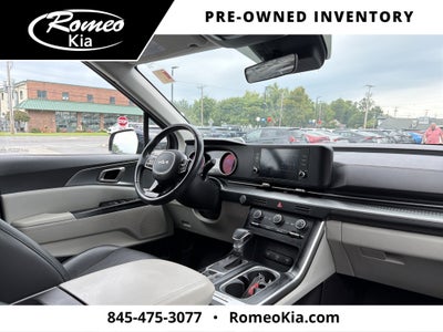 2023 Kia Carnival LX