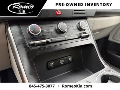 2023 Kia Carnival LX