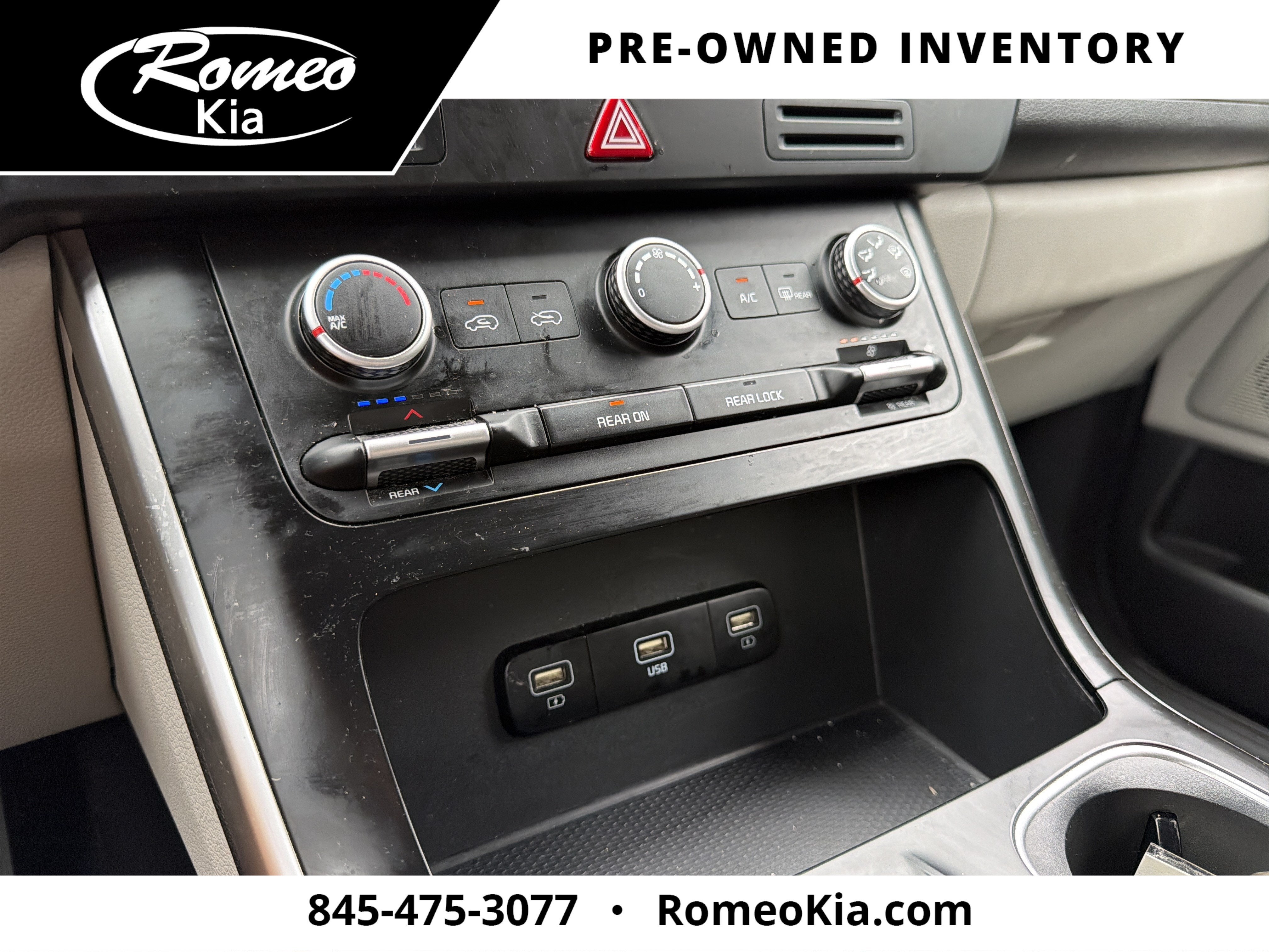 2023 Kia Carnival LX
