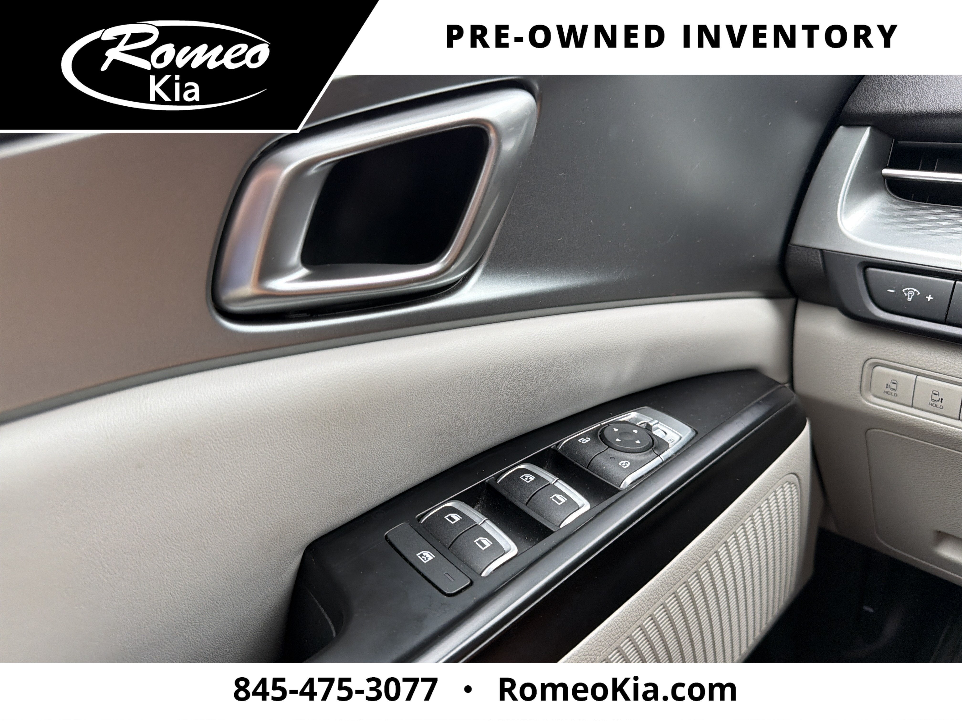 2023 Kia Carnival LX