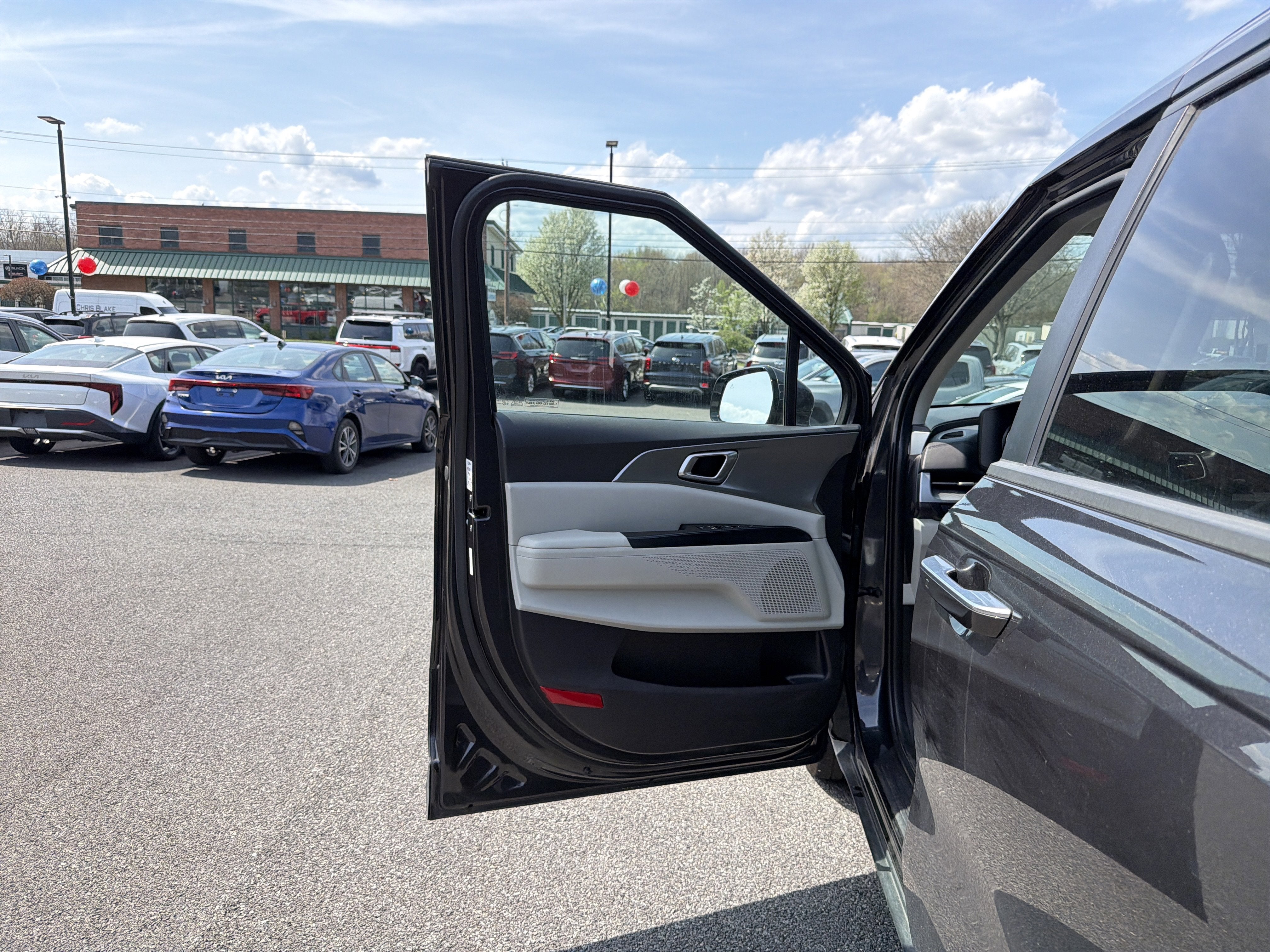 2024 Kia Carnival LX