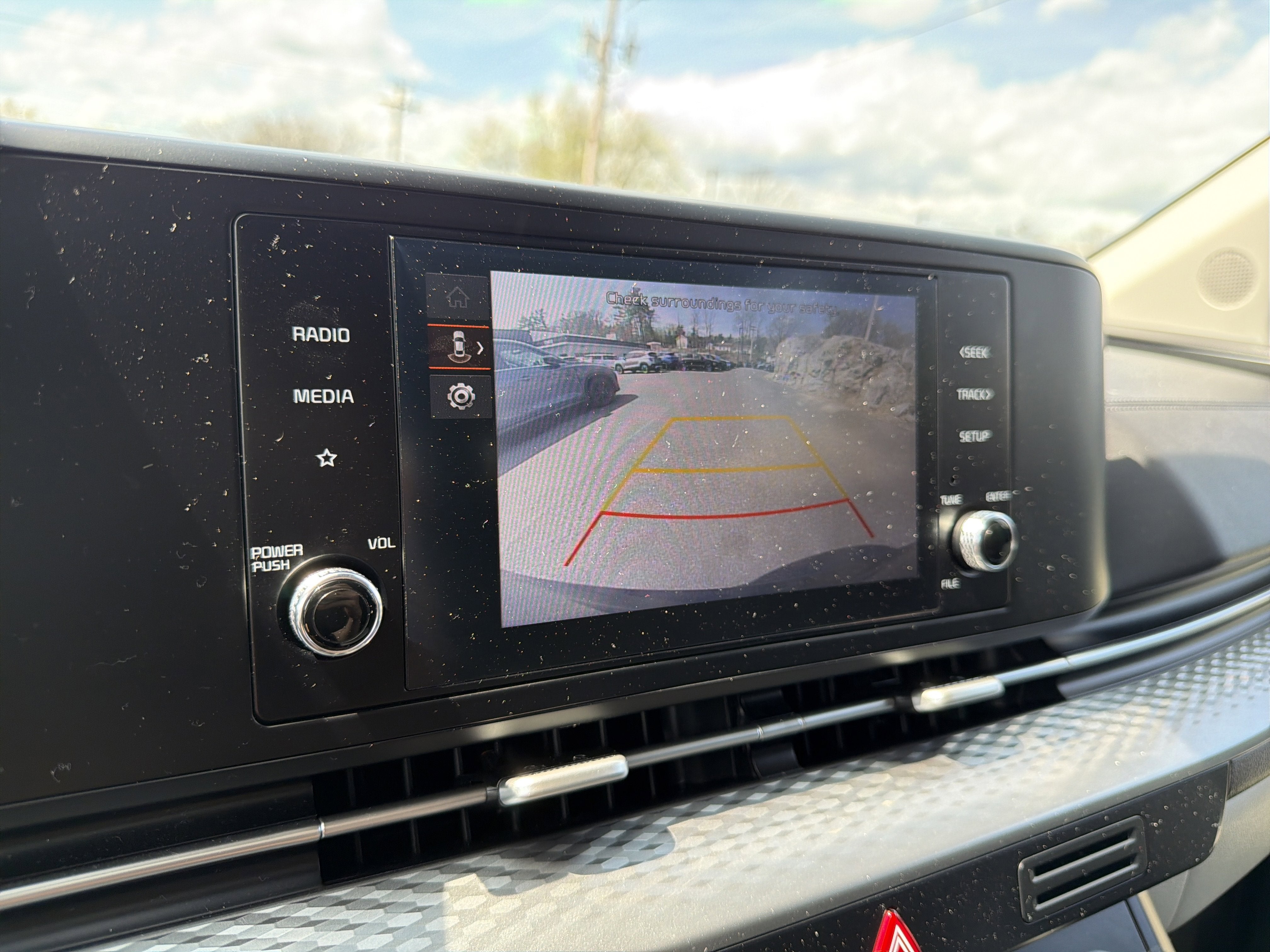 2024 Kia Carnival LX