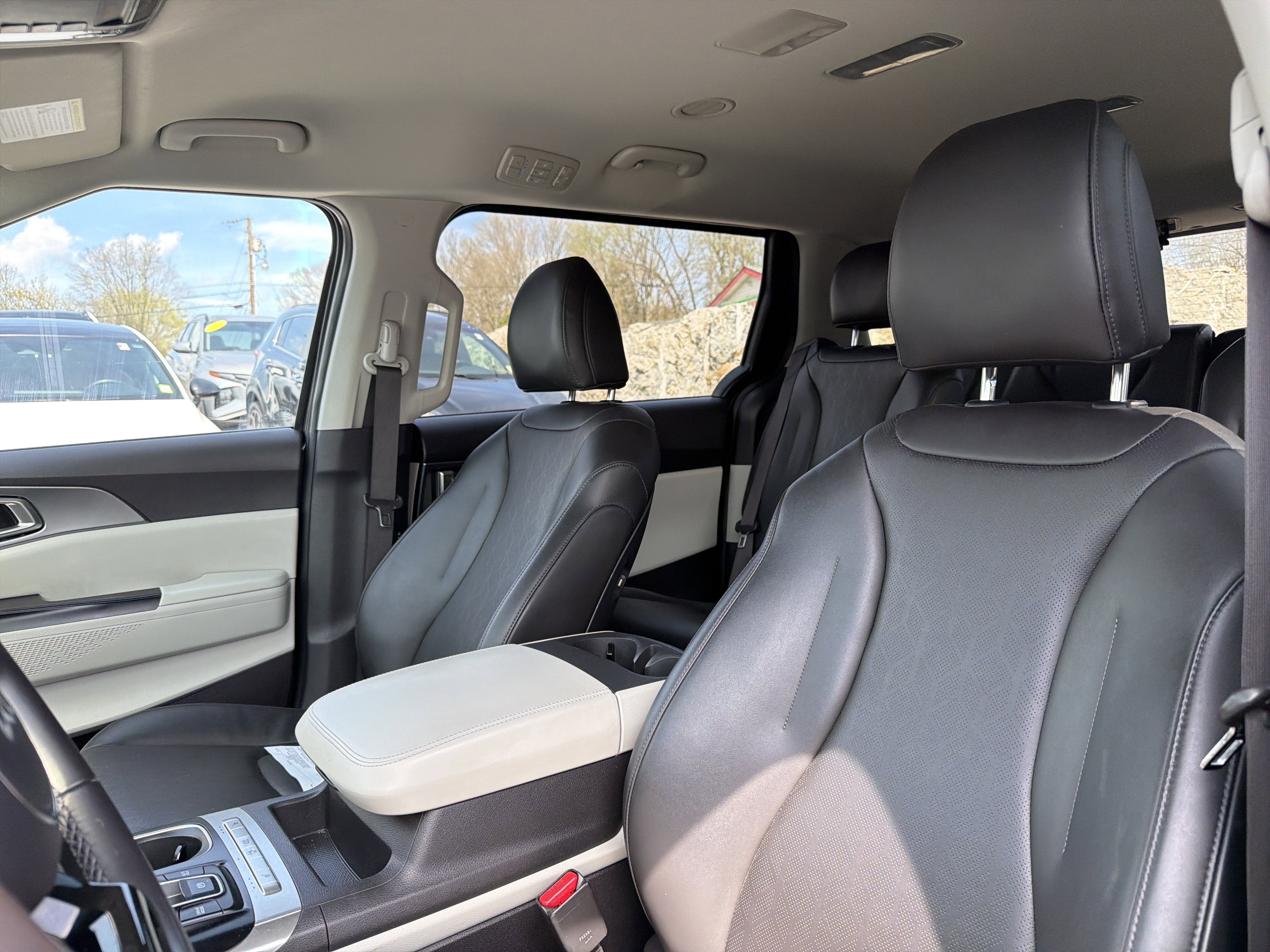 2024 Kia Carnival LX